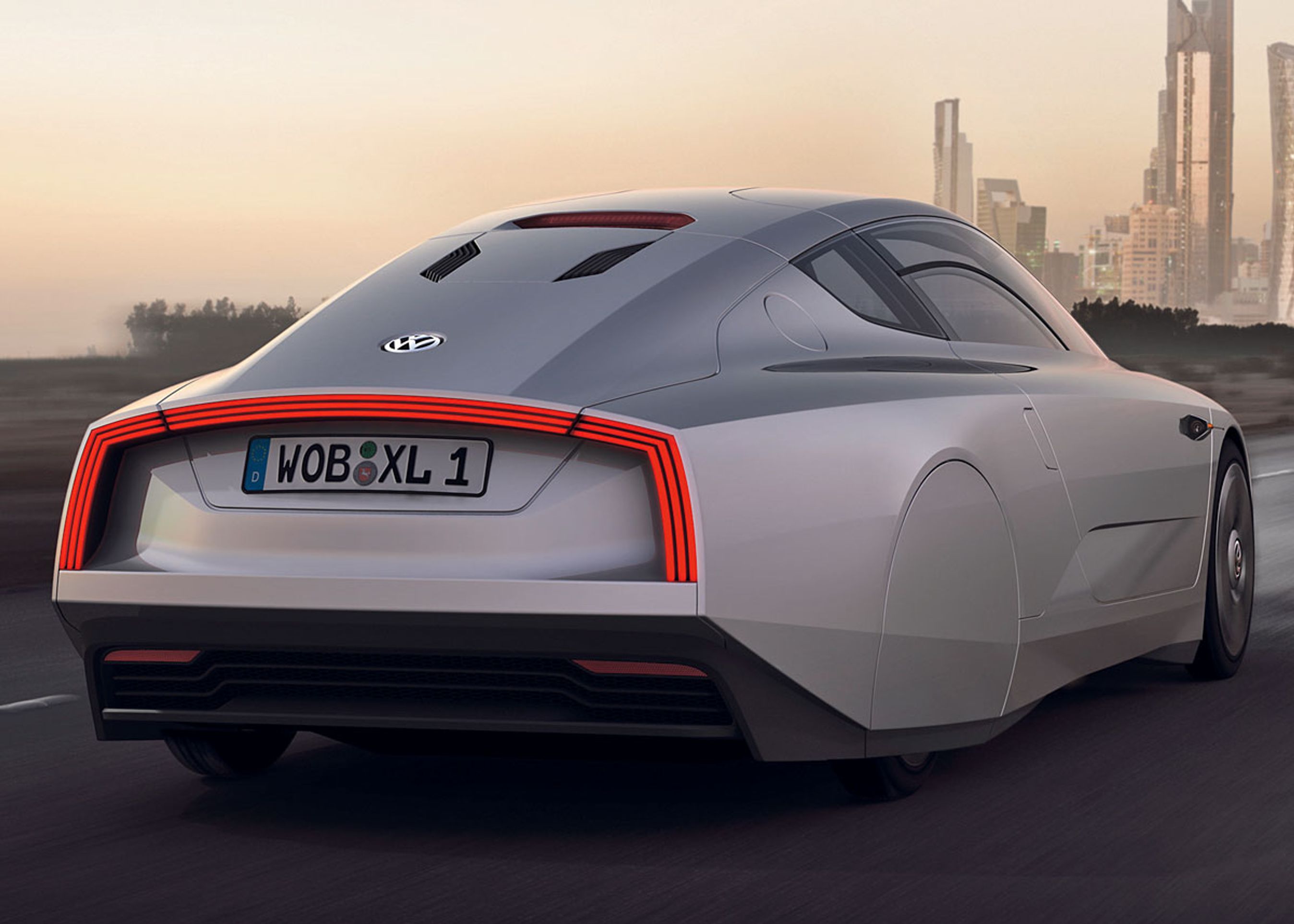 Bilen har karrosseri af kulfiberforstærket plast. Det er særdeles let og stærkt - og dyrt.