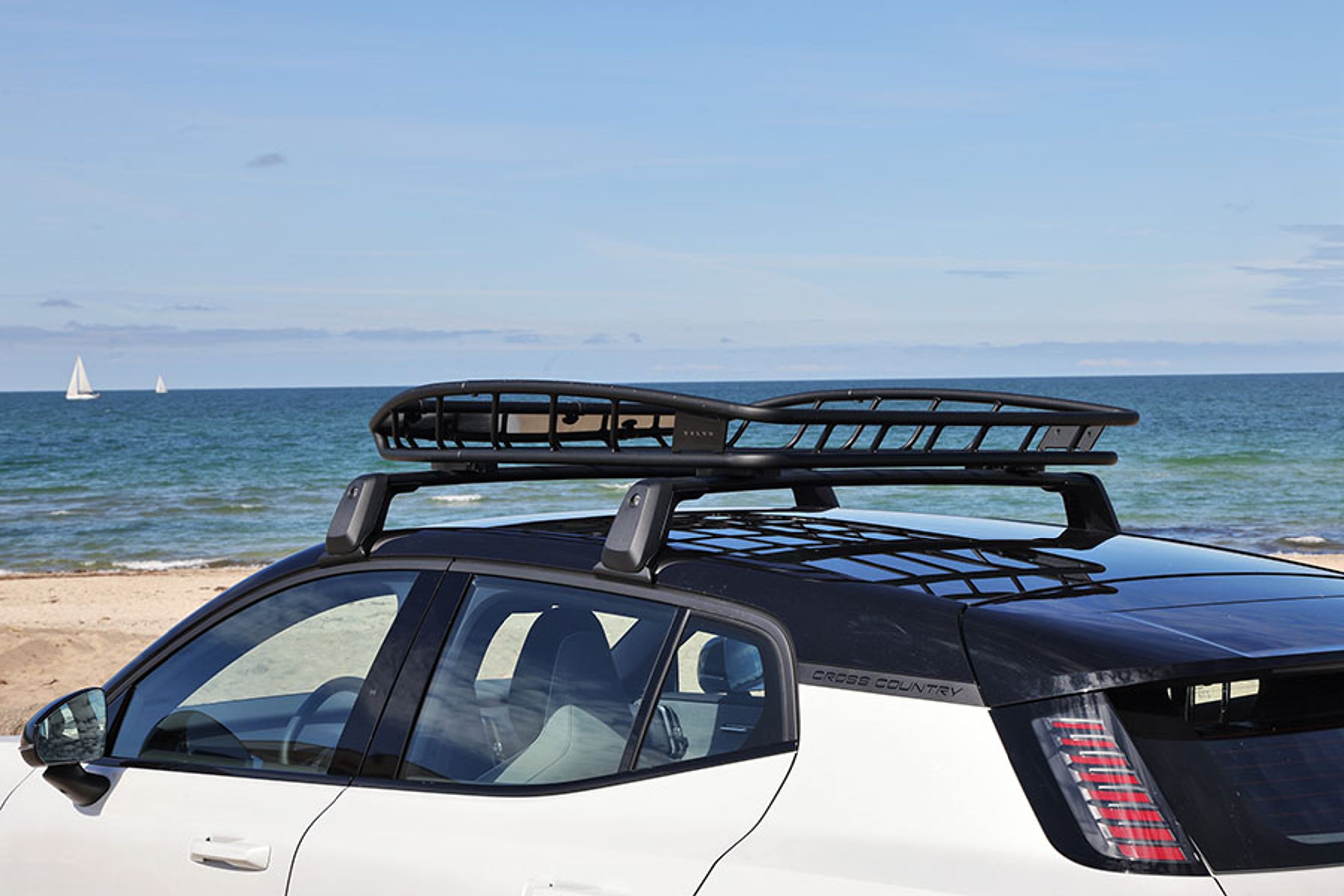 Tagbagagebærer er ekstraudstyr til 7.200 kr. inklusive tagbøjler. Den øger både brugsværdien og vindstøjen betydeligt.