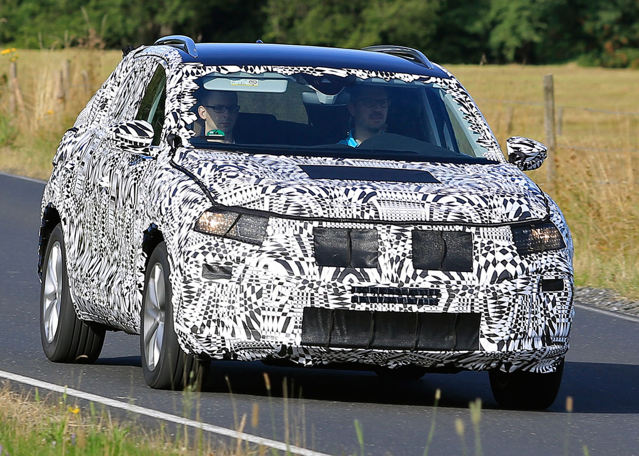 VW-ansatte beskriver designet på Polo SUV som "spændende". Bilen er i hvert fald en rigtig SUV/crossover og ikke blot en højbenet Polo med plastskærme. Foto: Lehmann