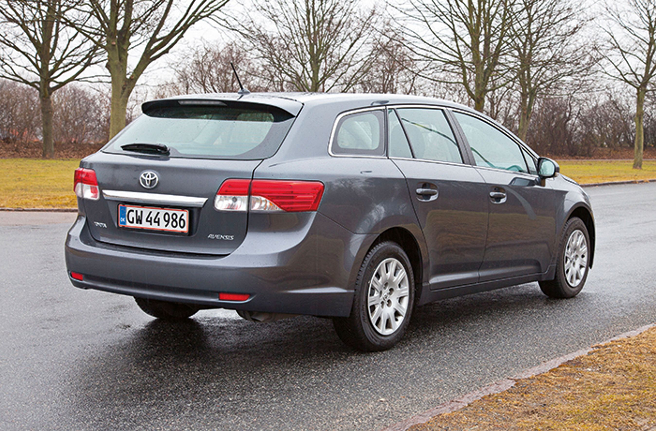 Toyota Avensis bagfra