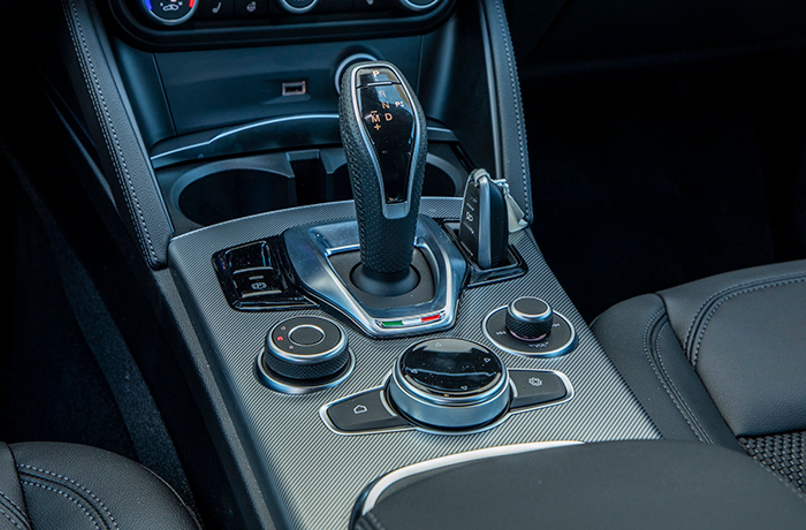 Som alle andre Stelvio-varianter er Sprint-versionen udstyret med en ottetrins automatgearkasse.