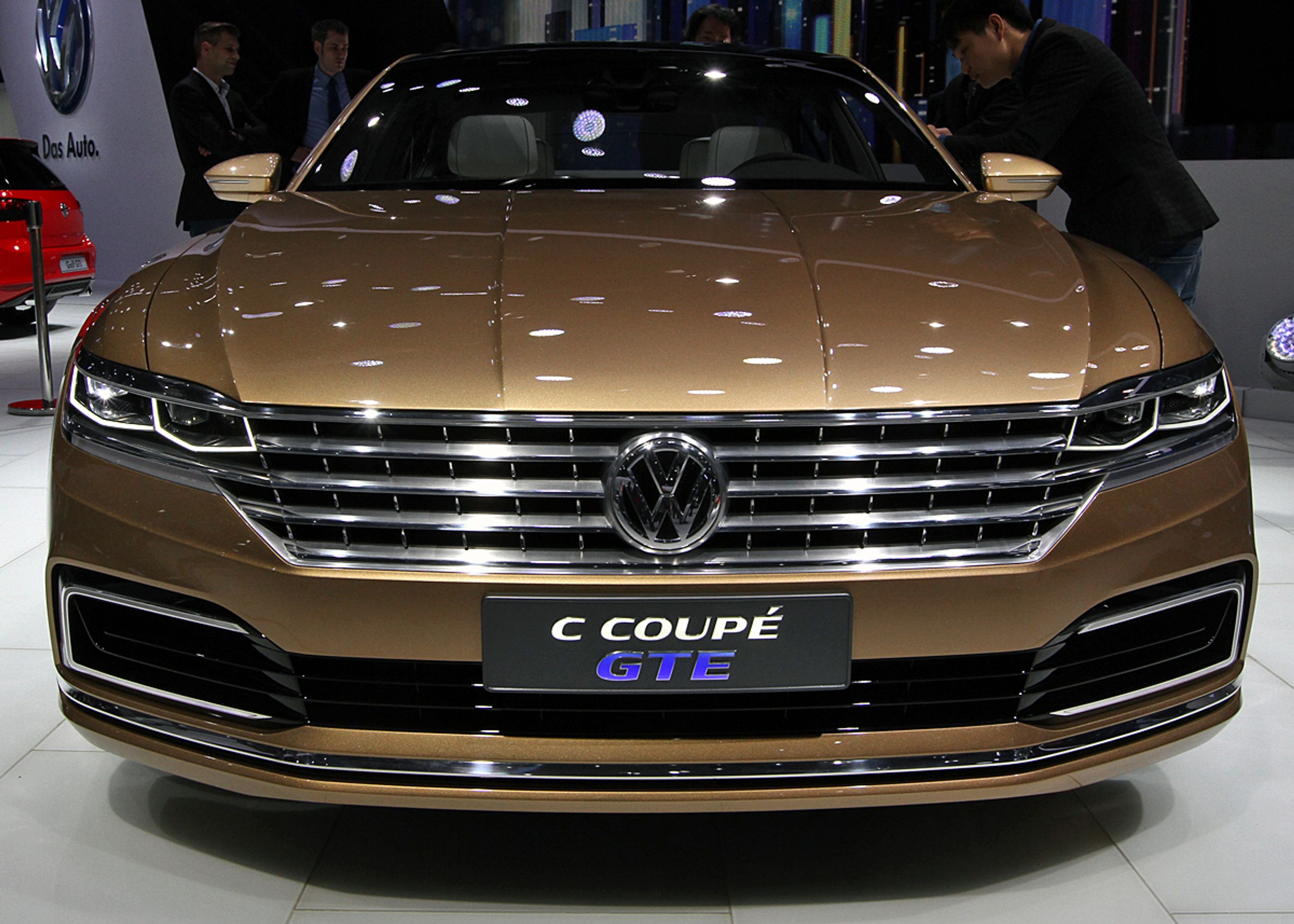 Selv om konceptbilen er møntet udelukkende på Kina, har den VWs globale designstil med skarpe, vandrette linjer. Den kinesiske model er dog mere afdæmpet end den mindre, europæiske Sport Coupé.