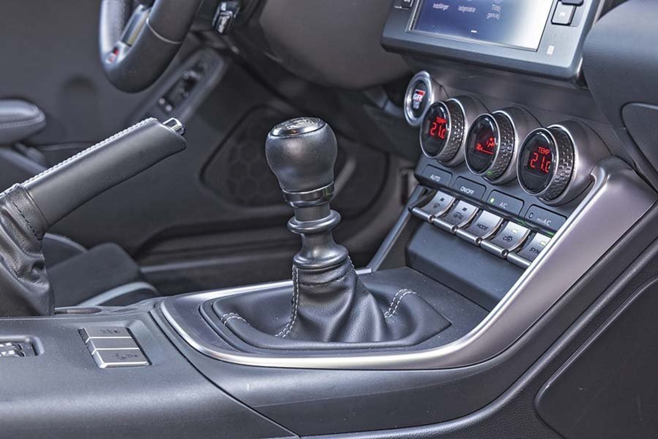 Gearstangen i en Toyota GR86. 