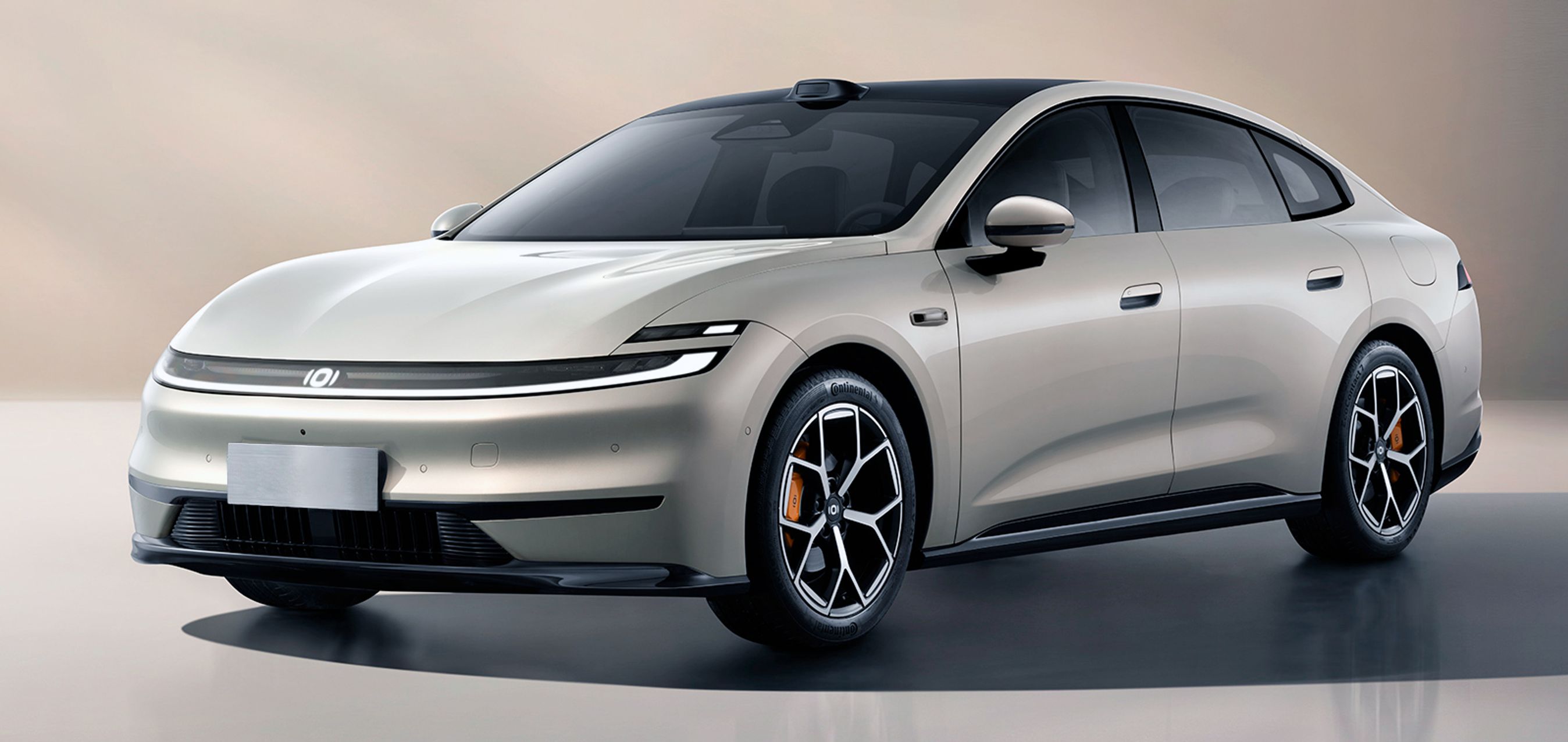 Changan Nevo skråt forfra.
