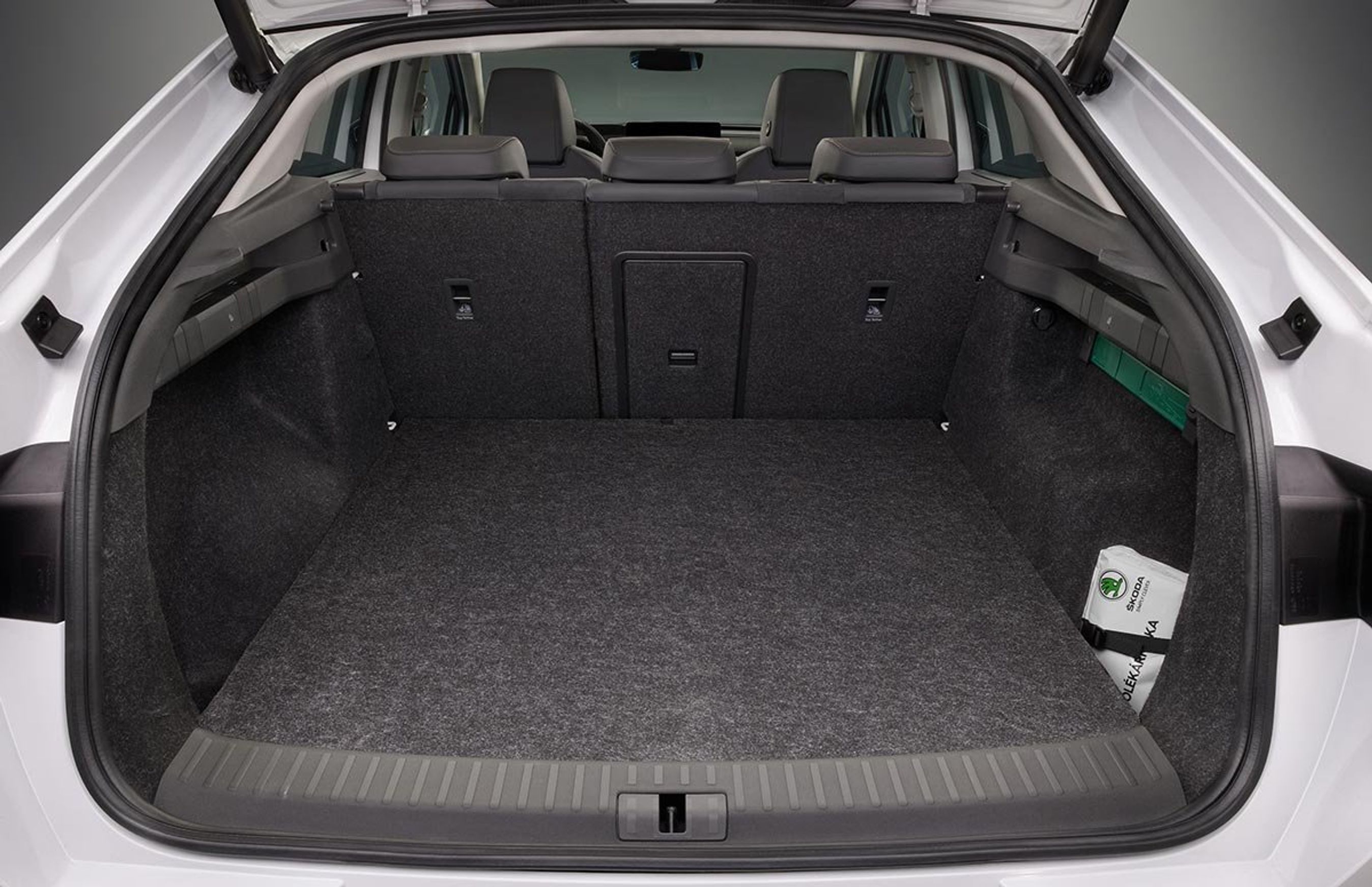 Bagagerummet rummer hele 570 liter. Det er kun 15 liter mindre end den normale batteri.