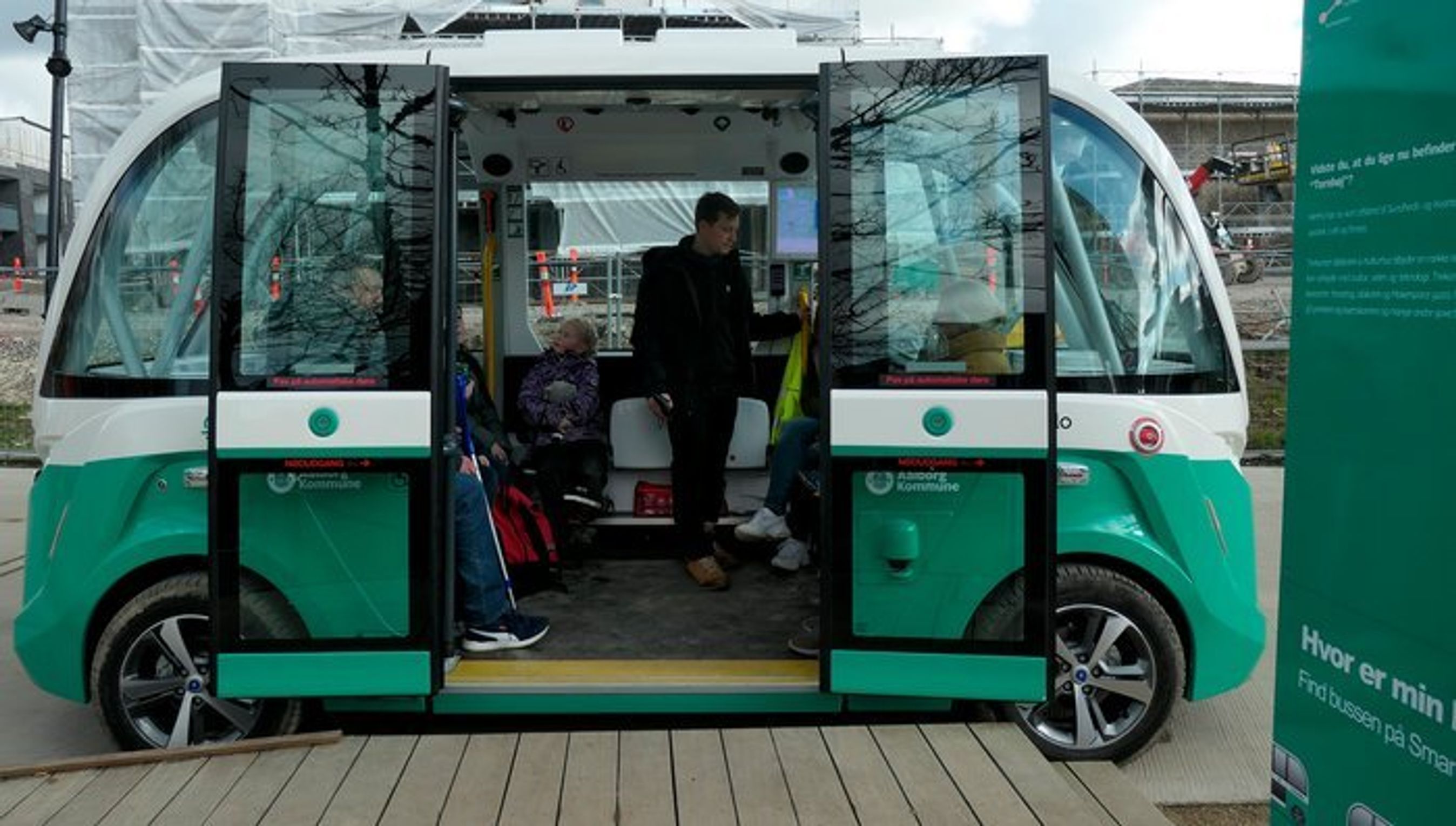 Bussen har plads til 11 siddende passagerer.