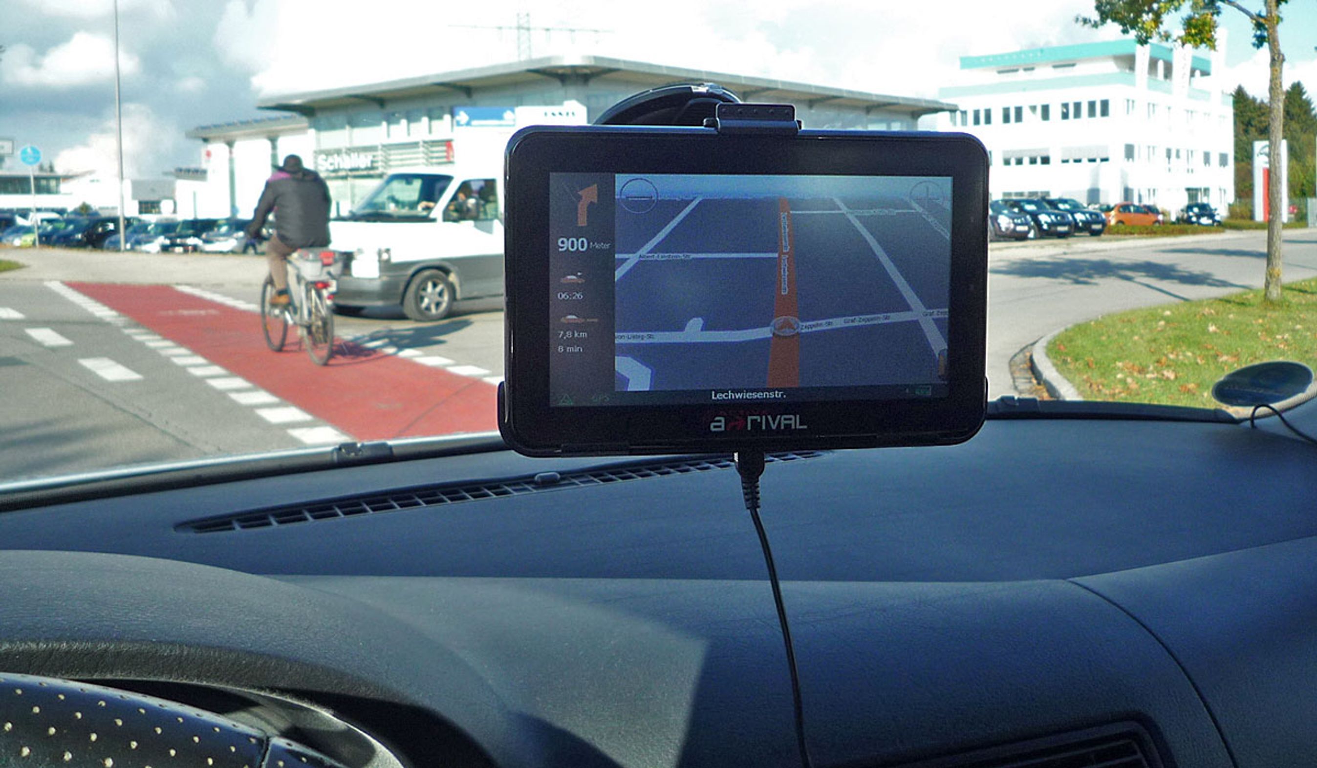 Med en syv tommer skærm fylder GPS'en godt i forruden.