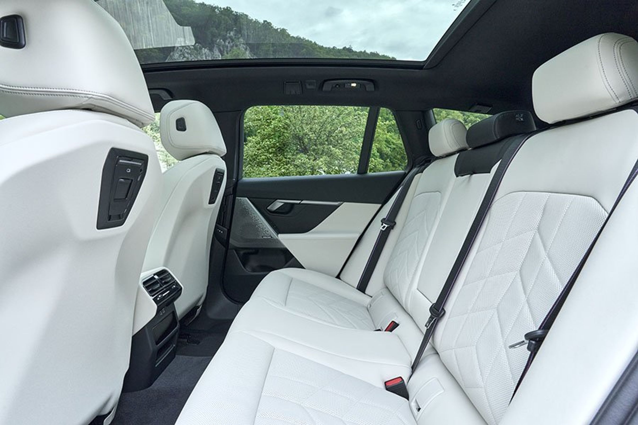 Bagsæder i en BMW i5 Touring