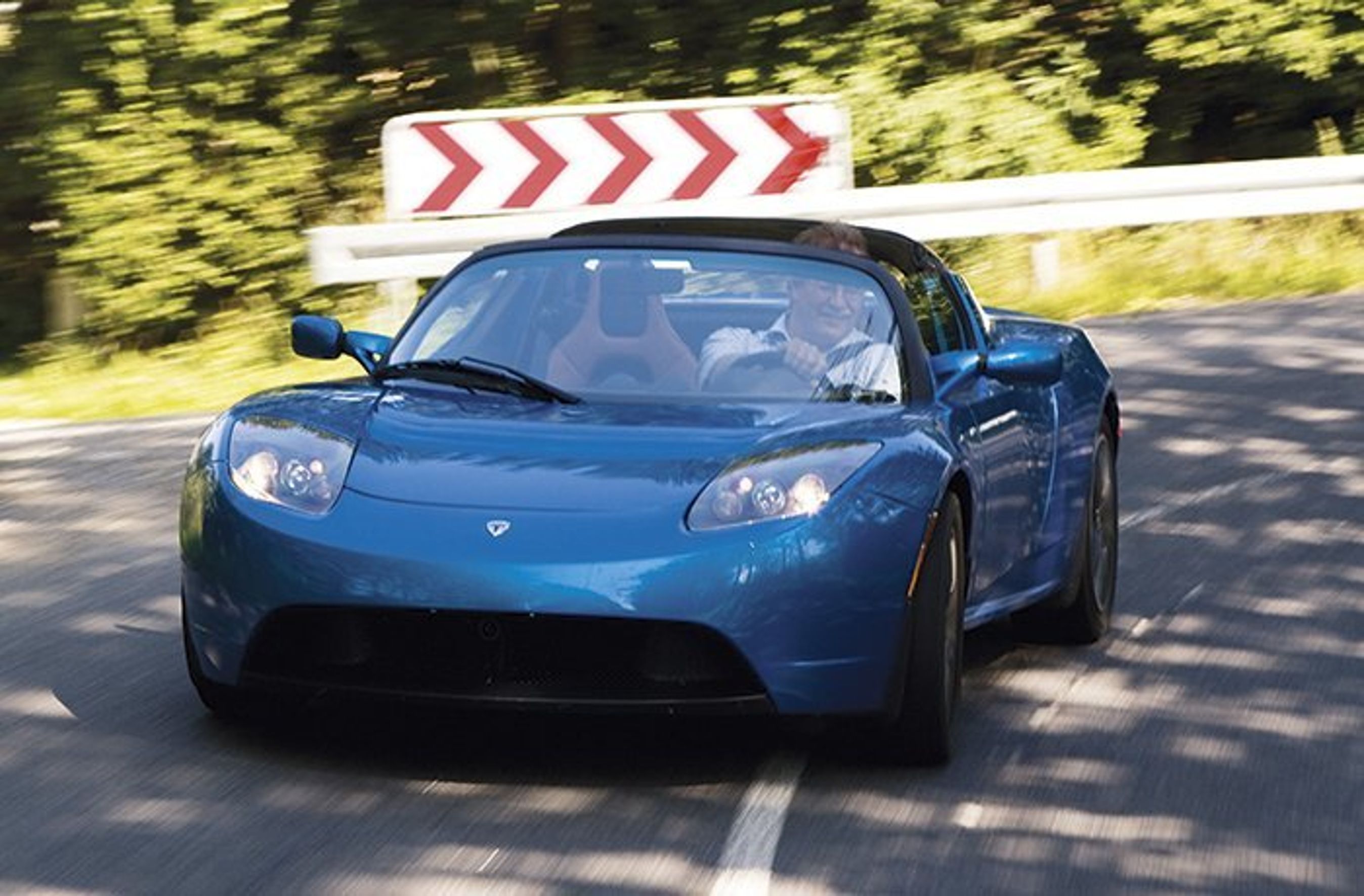 Tesla Roadster er en køreglad bil.