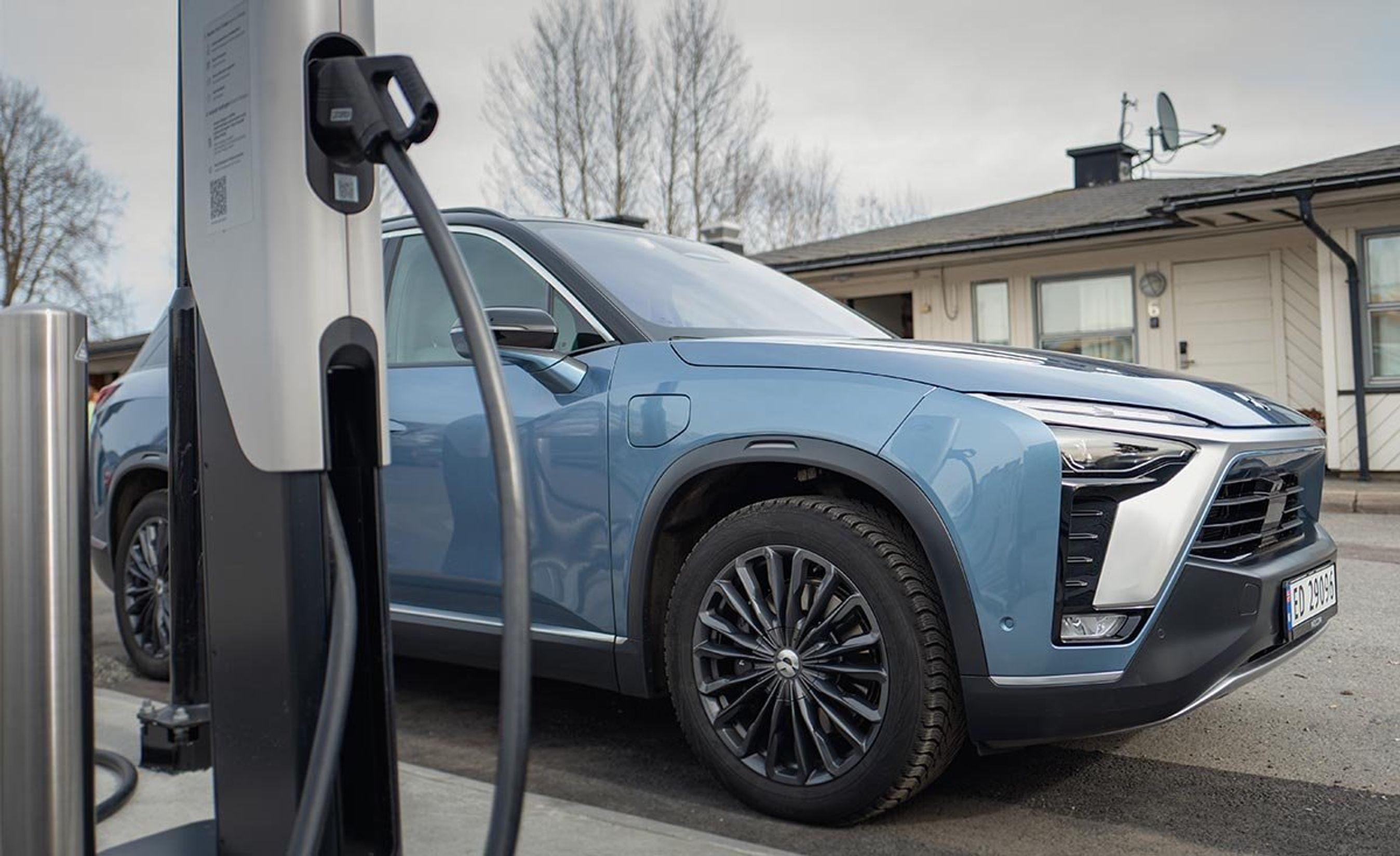 Nio-ejere vil formentlig mest lade hjemme som de fleste andre elbilister, men foruden batteribytte tilbyder Nio eget netværk af lynladere.