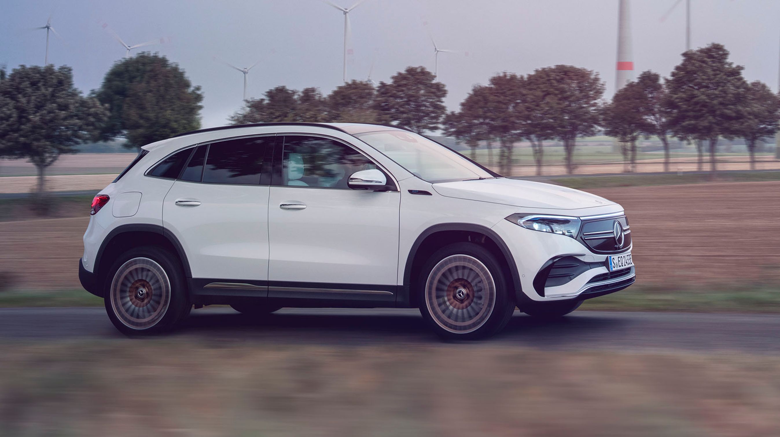 Akselafstanden på 272,9 cm er præcis den samme som i udgangspunktet, GLA. Til gengæld er bagagerummet lidt mindre i elbilen: 340 liter mod GLA’s 425 liter.