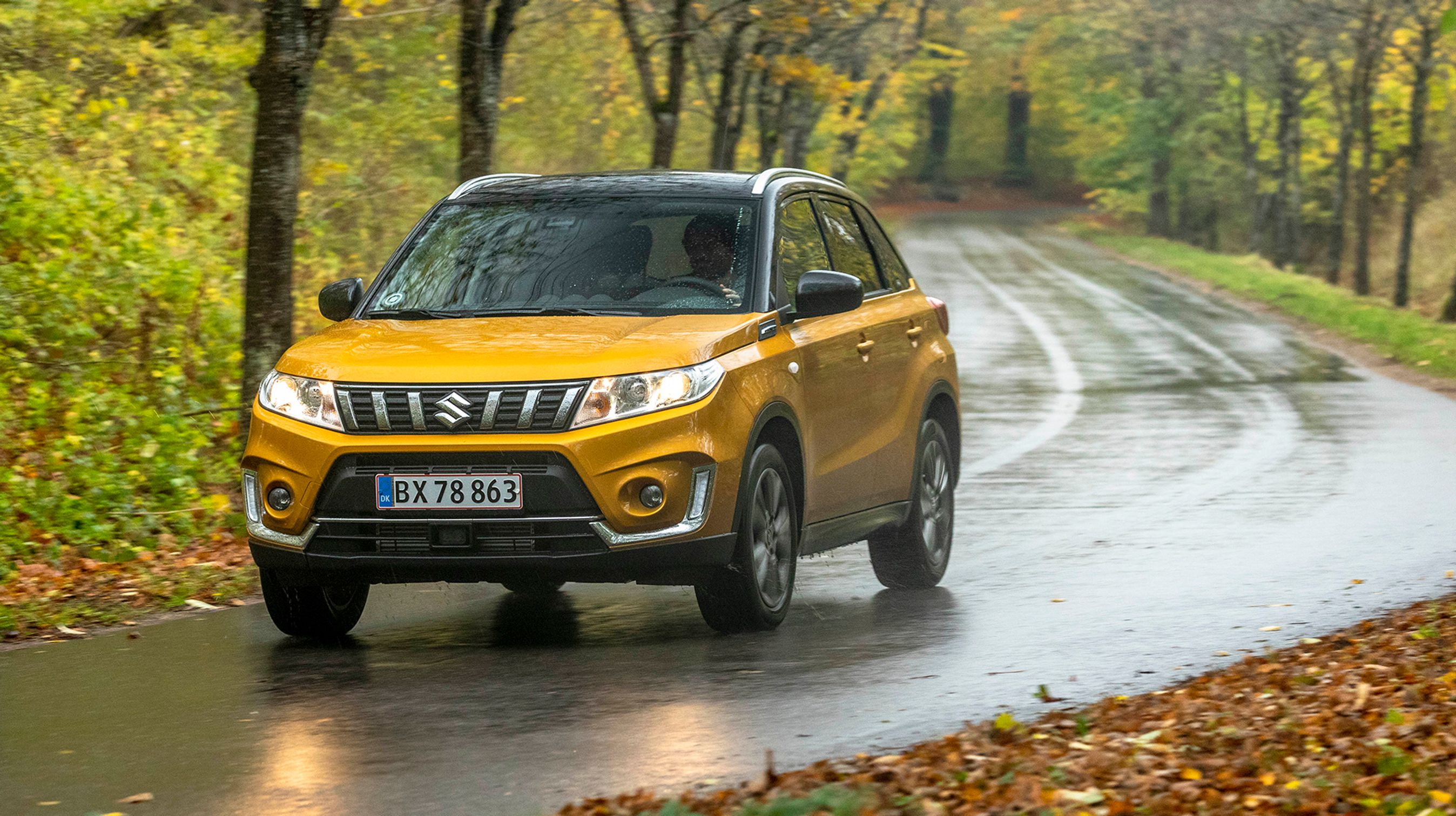 Faceliftet byder på en ny kølergrill, der med mere krom skiller sig ud fra forgængeren. Der er også kromdetaljer rundt om LED-kørelyset.