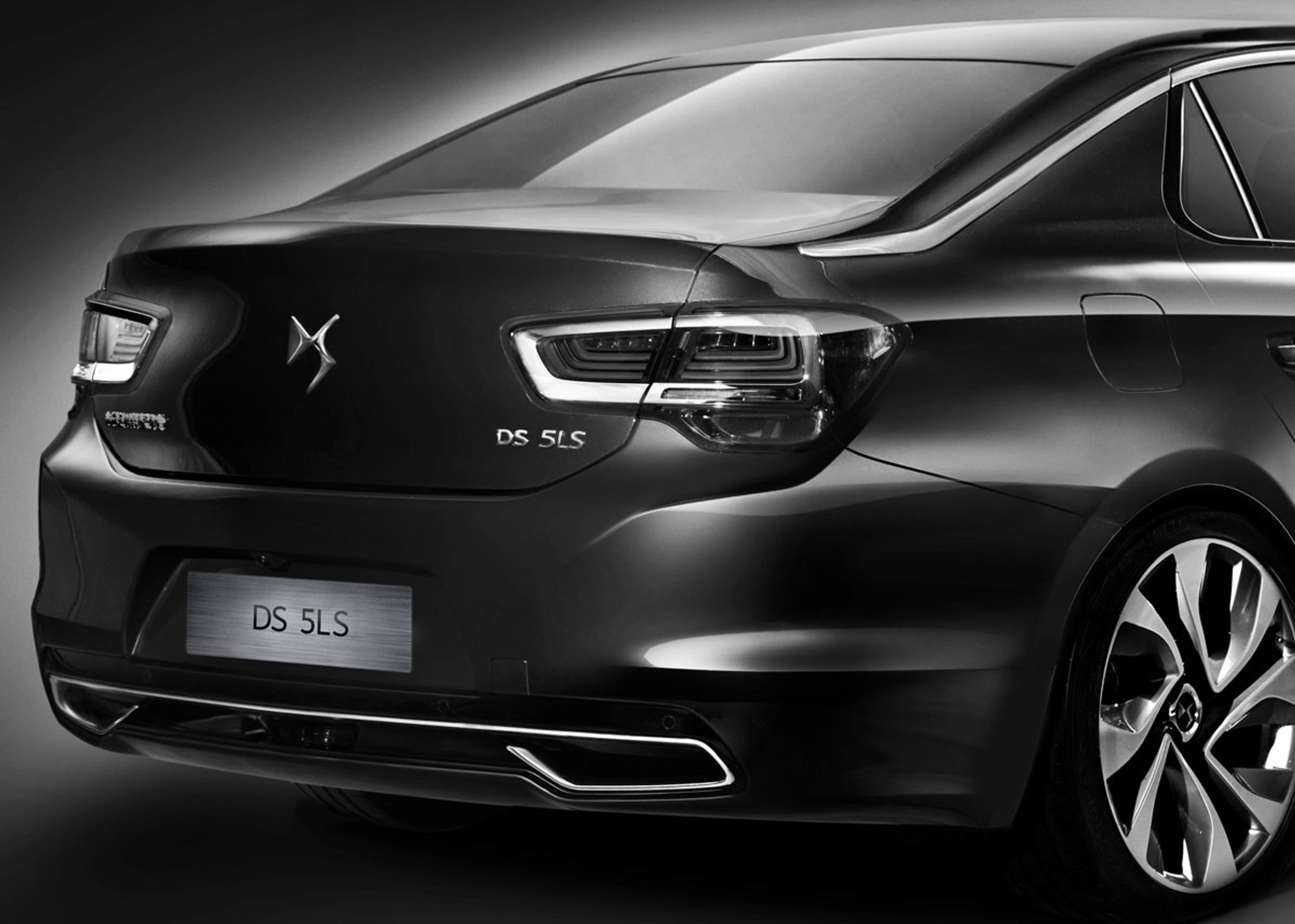 5LS er en klassisk sedan, som stadig er det langt mest populære i Kina. Platformen er formentlig den samme, som har været brugt til den nu udgåede Citroën C4 Picasso.