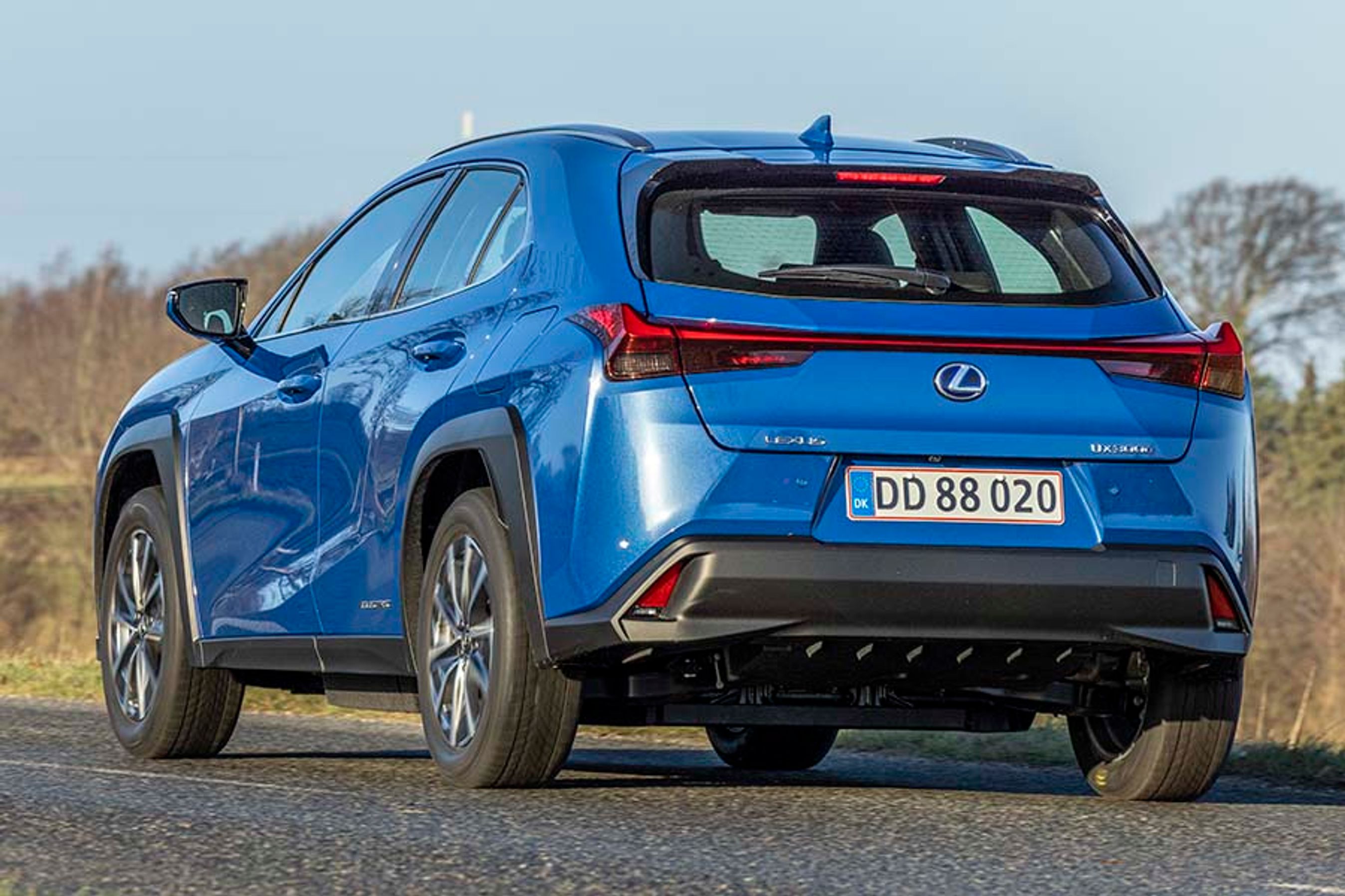 Lexus UX 300e set bagfra