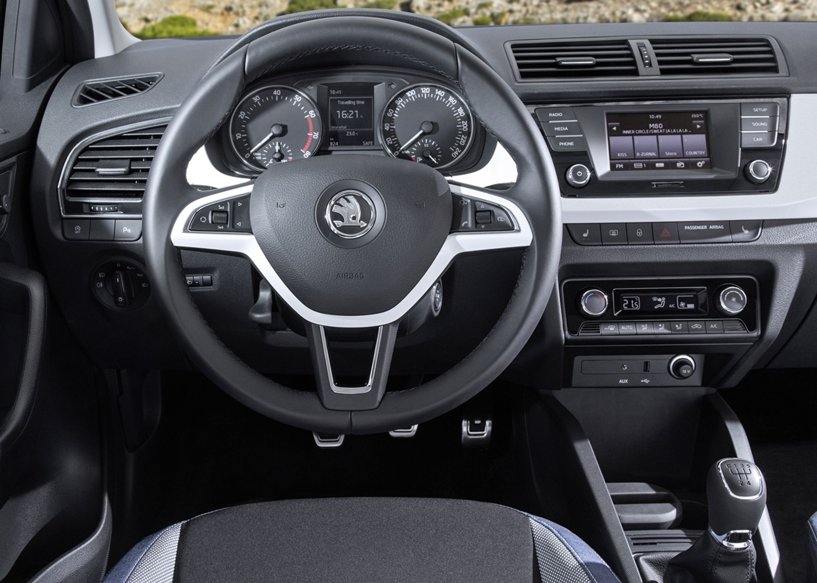 På Paris-udstillingen var det også muligt at kikke ind i bilen. Instrumentbordet er stærkt moderniseret.  Foto: Skoda