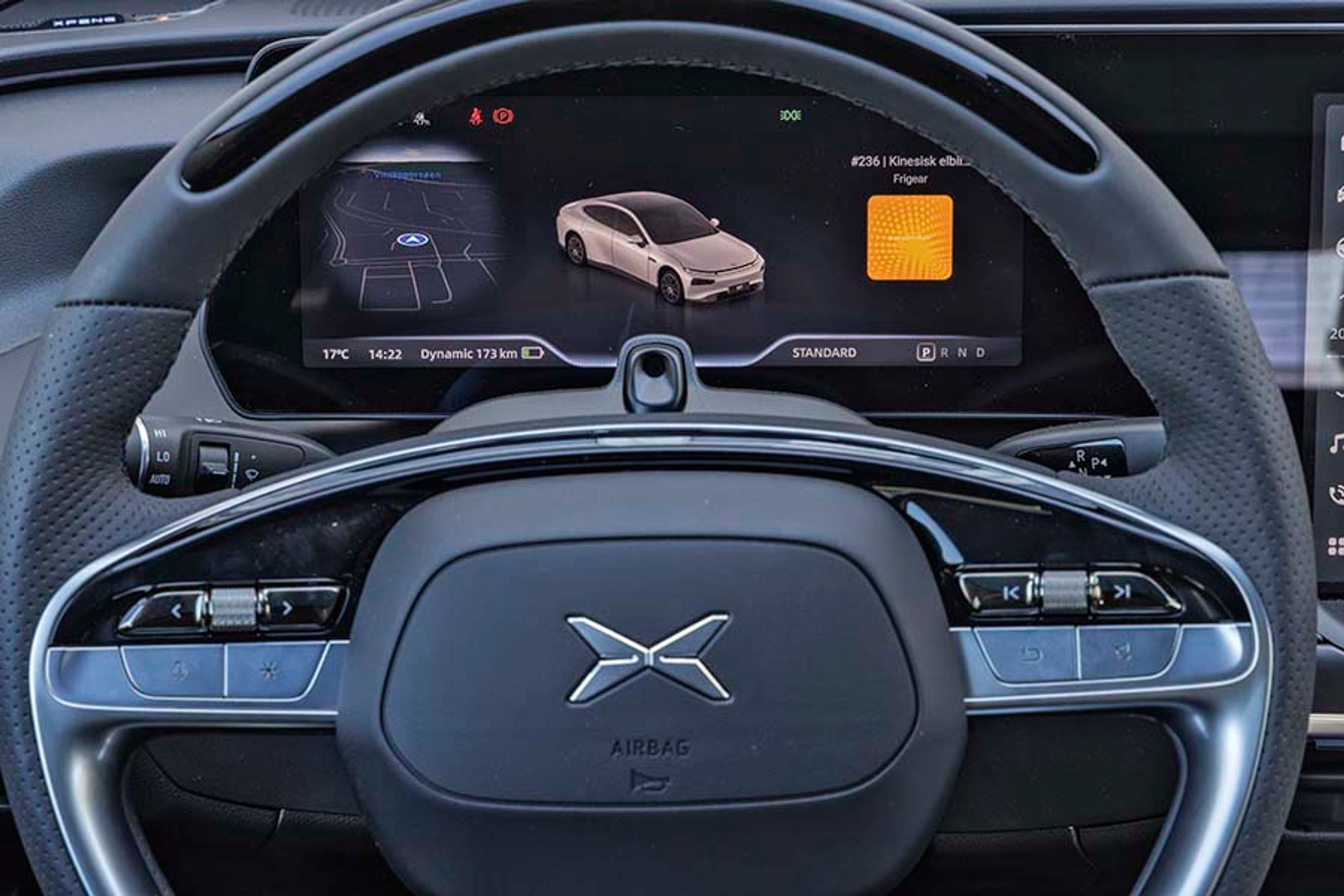 Det digitale instrumenthus giver fine informationer om kørslen undervejs. I nyeste udgave er alle menuer kommet på dansk.