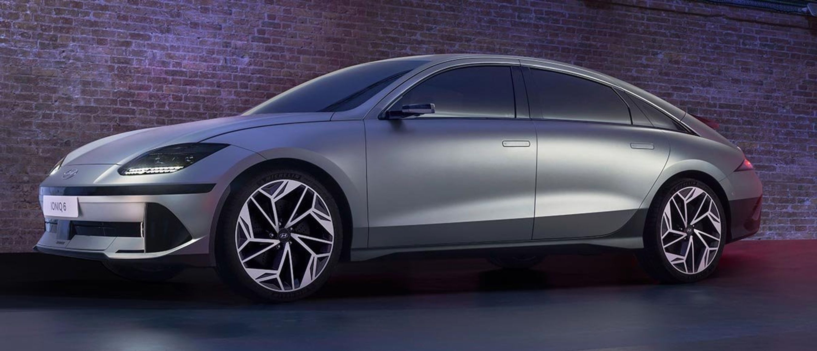 Hyundai Ioniq 6 har et helt usædvanligt designsprog med de meget bløde linjer.