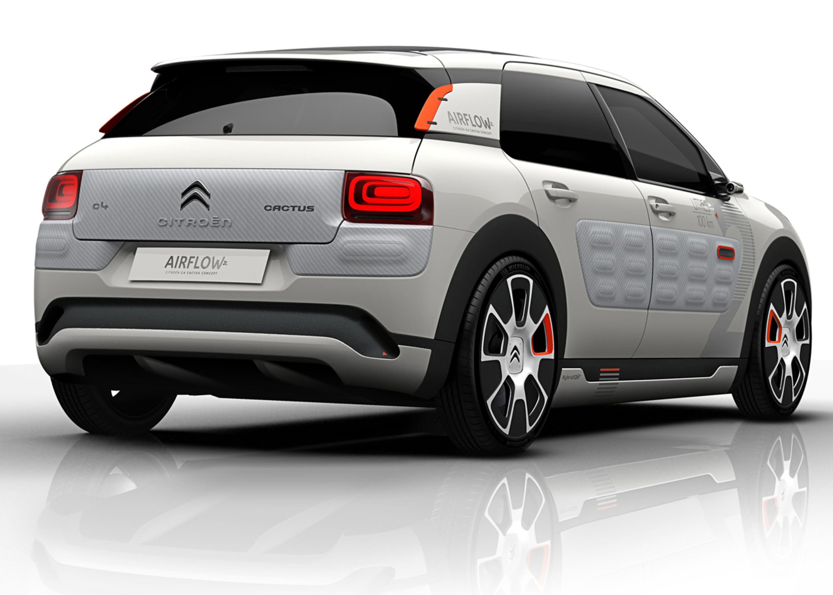 Airflow-modellen har fået optimeret aerodynamikken flere steder. Desuden har bilen særlige Michelin-dæk af en usædvanlig dimension: 155/70/R19