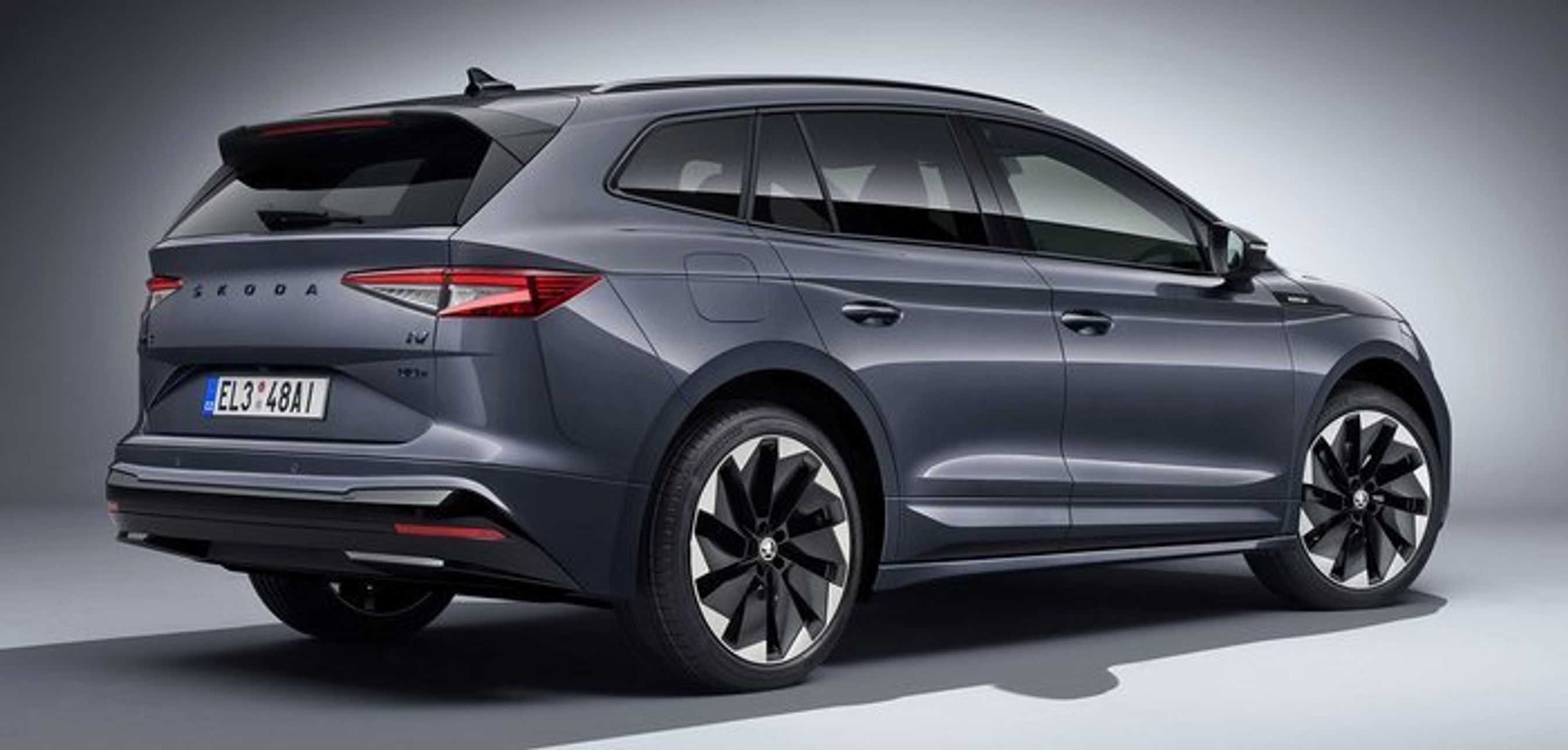 Skoda er klar med Enyaq i en sportslig udgave med store hjul og sænket karrosseri.