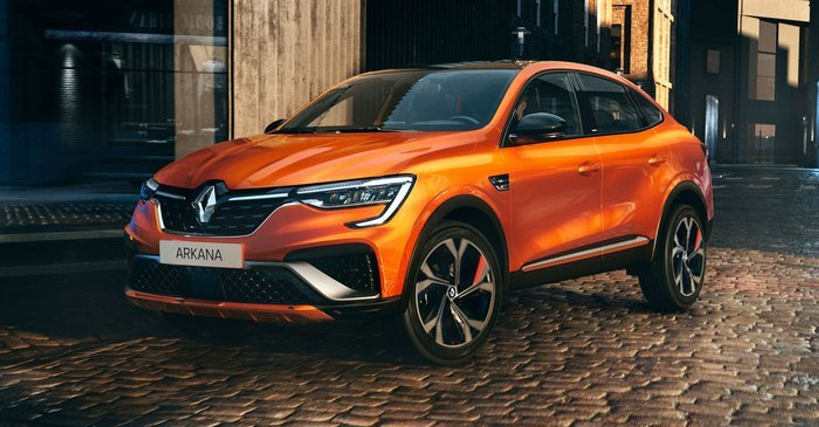 Renault Arkana er på størrelse med Kadjar, men er bygget på platformen fra Clio og Captur.