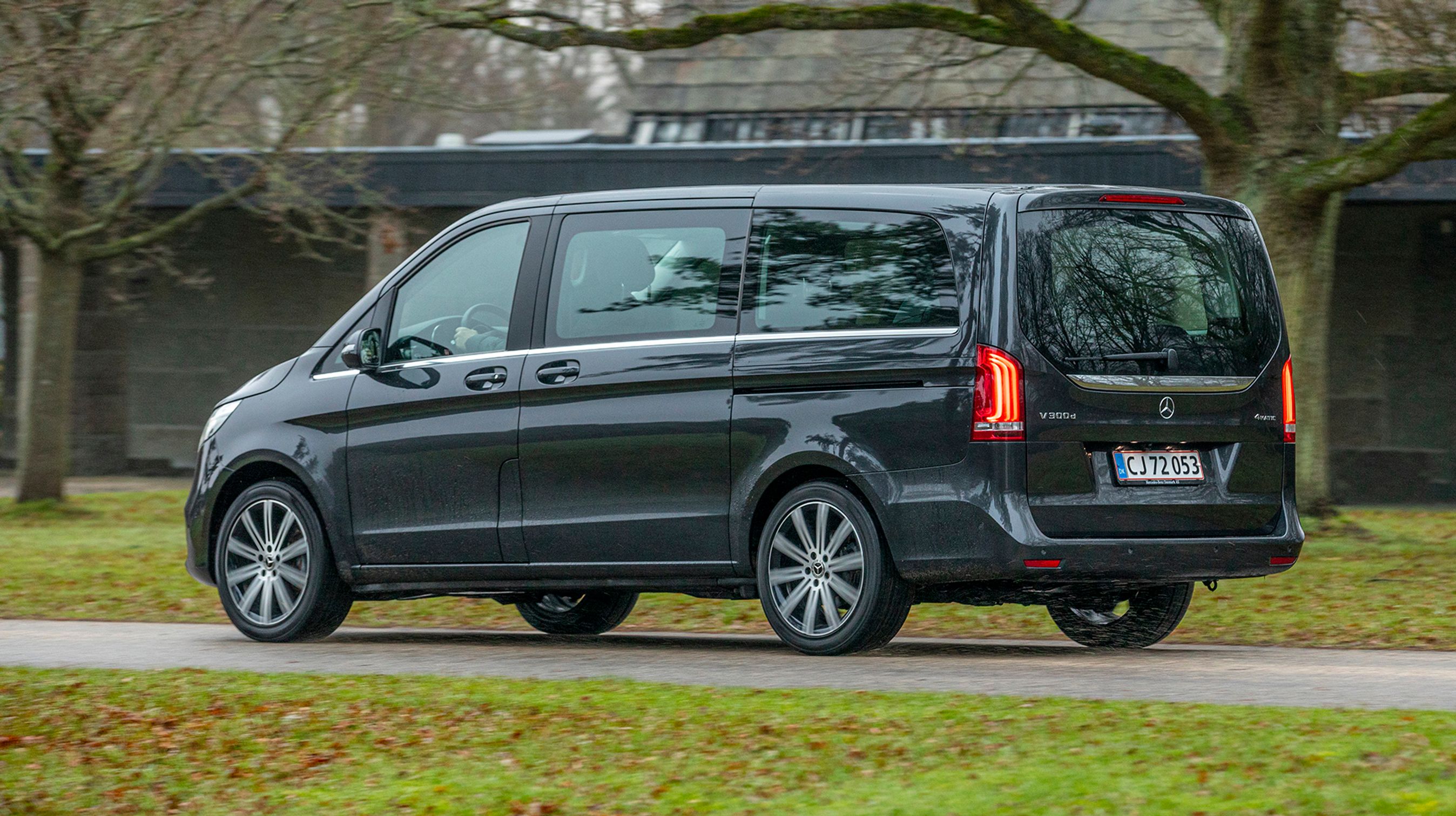 Formen på bilen er ikke avanceret, og bilen minder derfor mest af alt om en varebil.