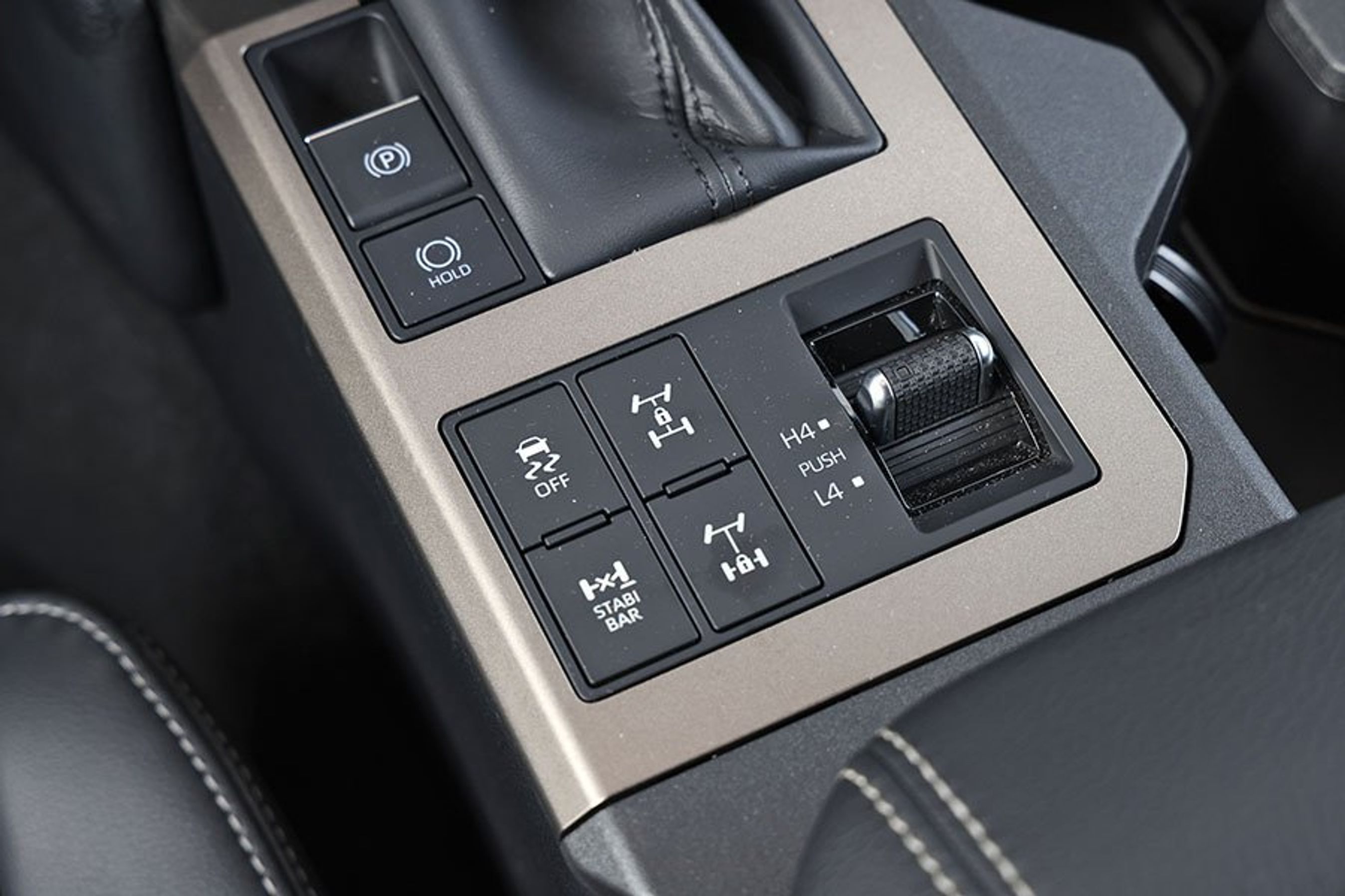 Knapper til terrænkørsel i en Toyota Land Cruiser