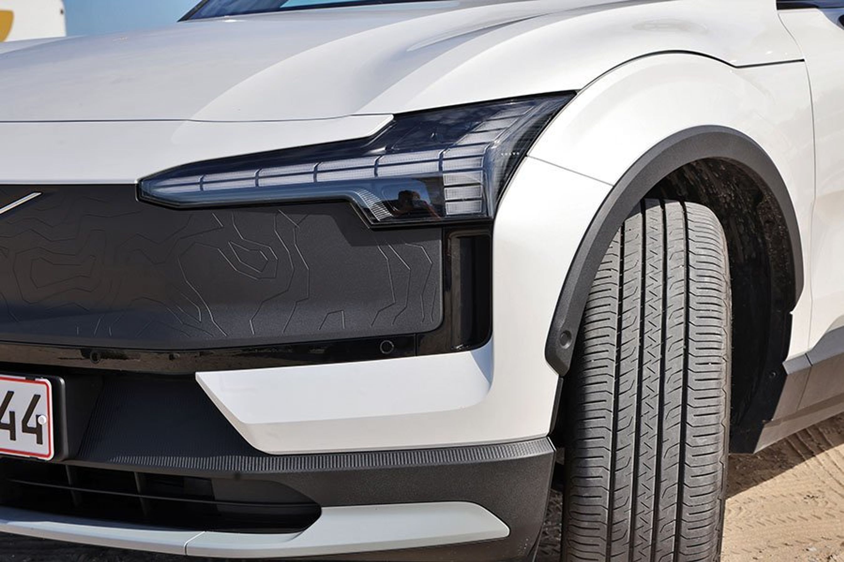 Fronten på en Volvo EX30 CC