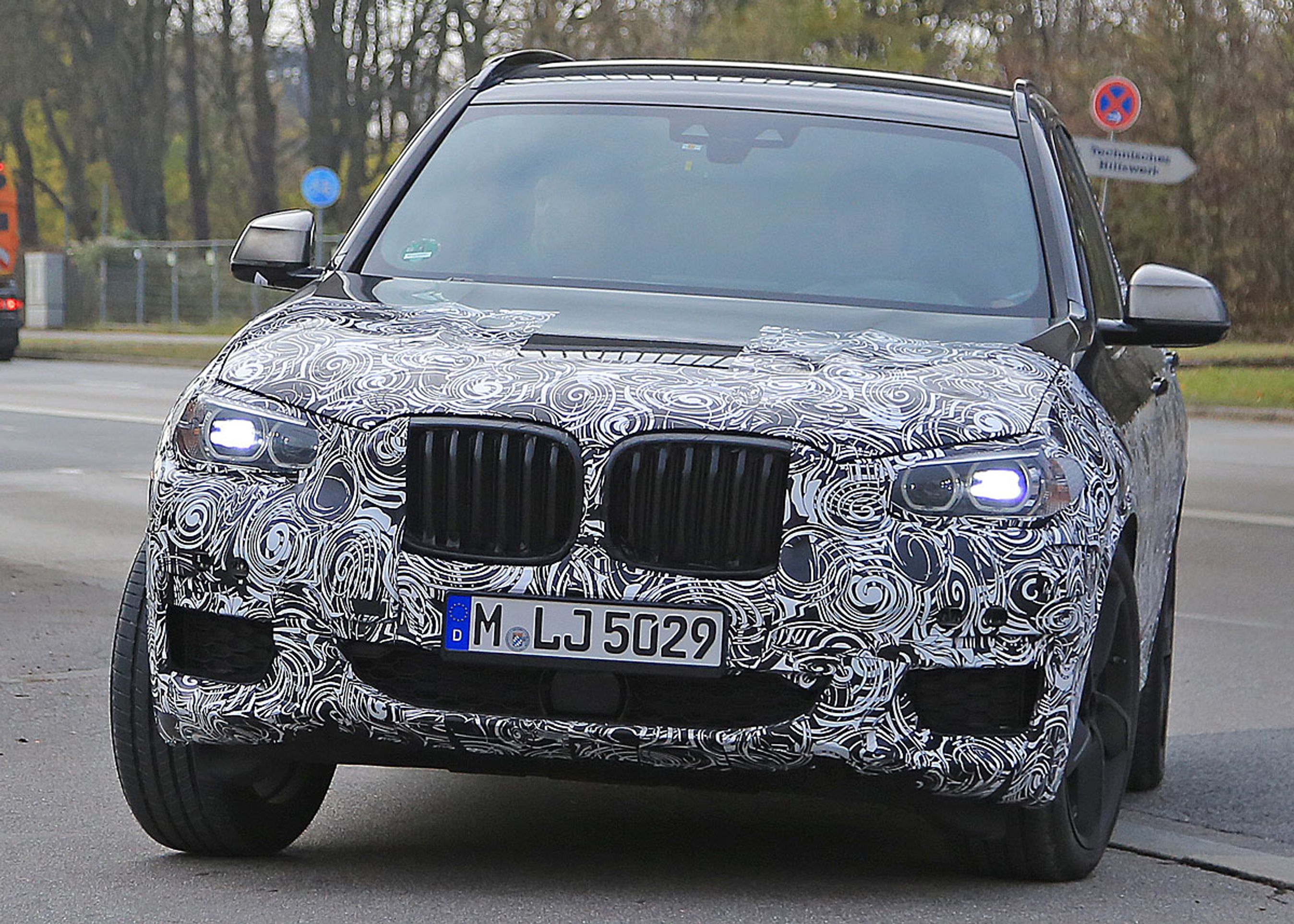 Næste BMW X3 får ikke designet ændret radikalt, men vi forventer en stribe af avanceret teknologi fra bl.a. 7-serien. Fotos: Lehmann