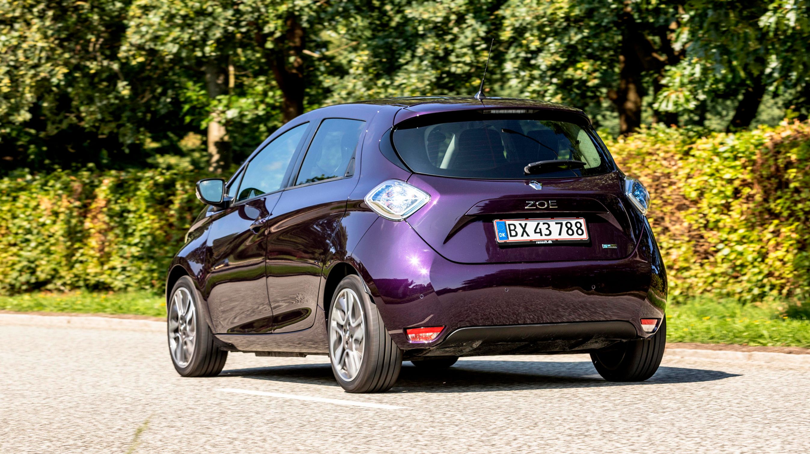 Grundformen er uændret på Zoe, der altid har fem døre. Det eneste, som stikker lidt designmæssigt ud, er baglygtedesignet, hvor det gennemsigtige glas virker lidt 90’er agtigt.