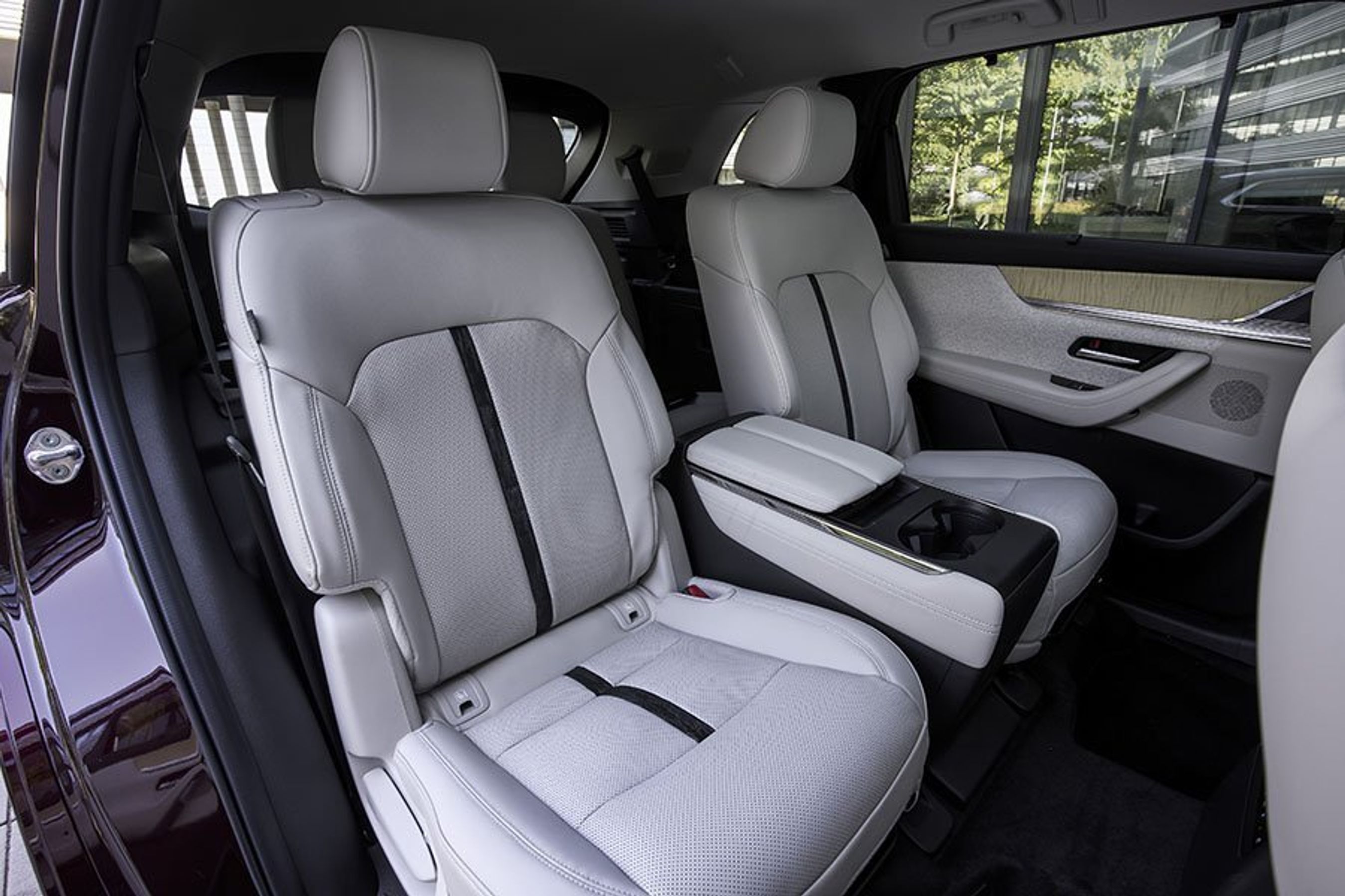 Sæder på anden række i en Mazda CX-80