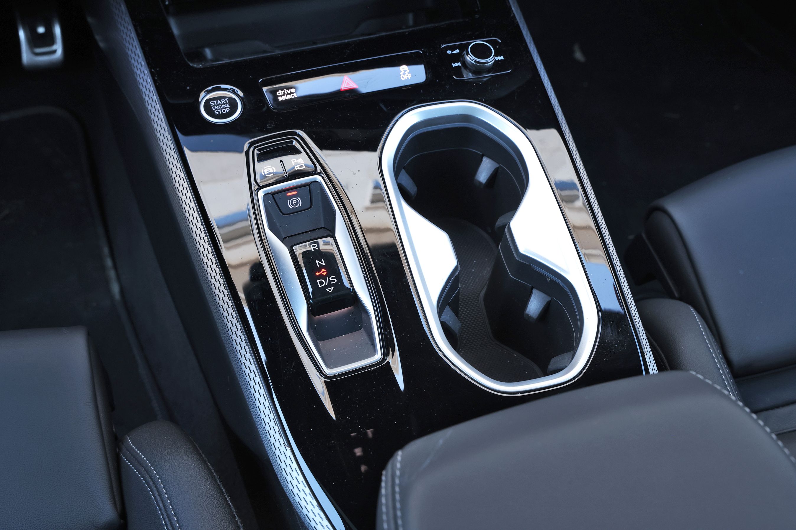 Gearvælger og kopholdere i en Audi A6 Avant