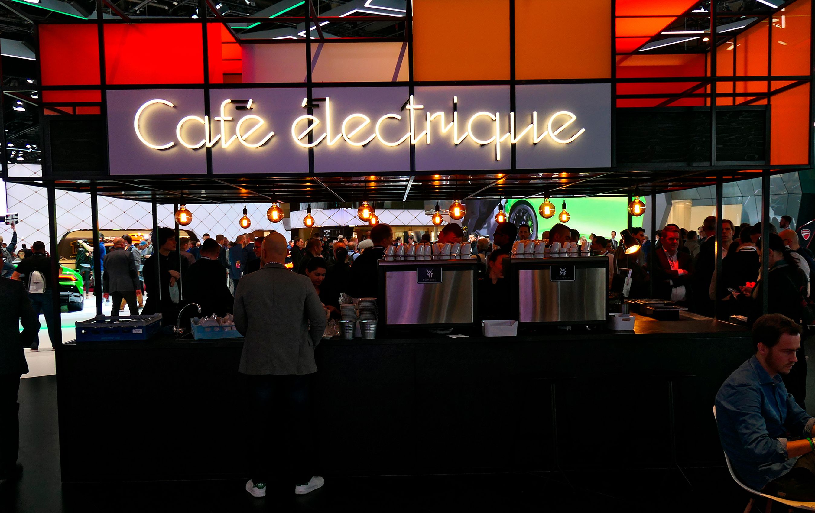 Audi havde en 'Café Electrique' på sin stand på Genève-udstillingen.