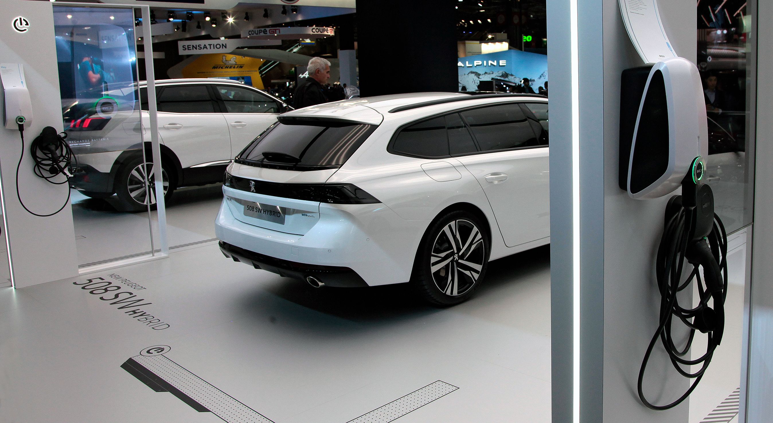 Peugeots opladningshybrider på Paris-udstillingen.