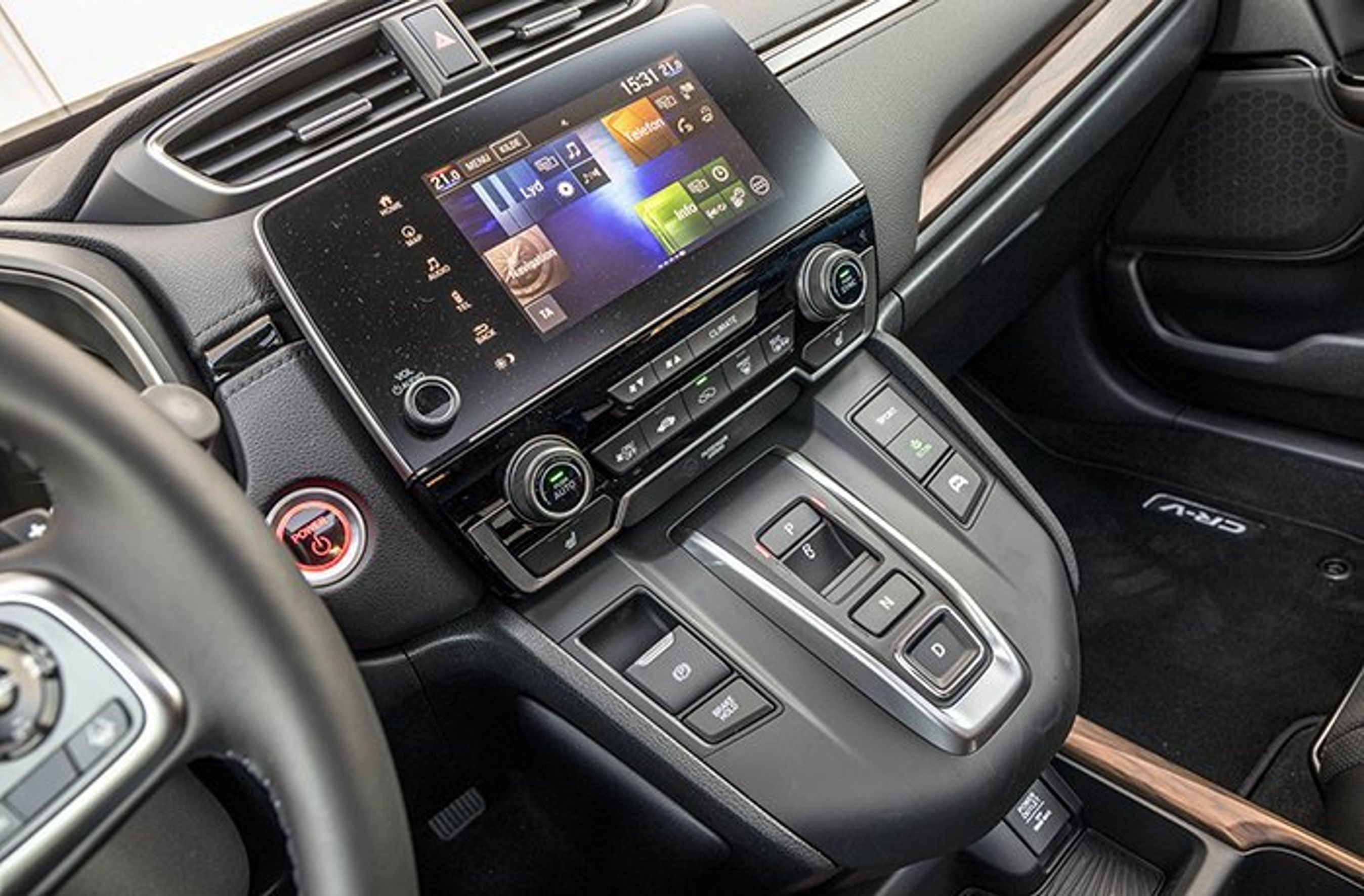 Stor, men rodet skærm i Honda CR-V