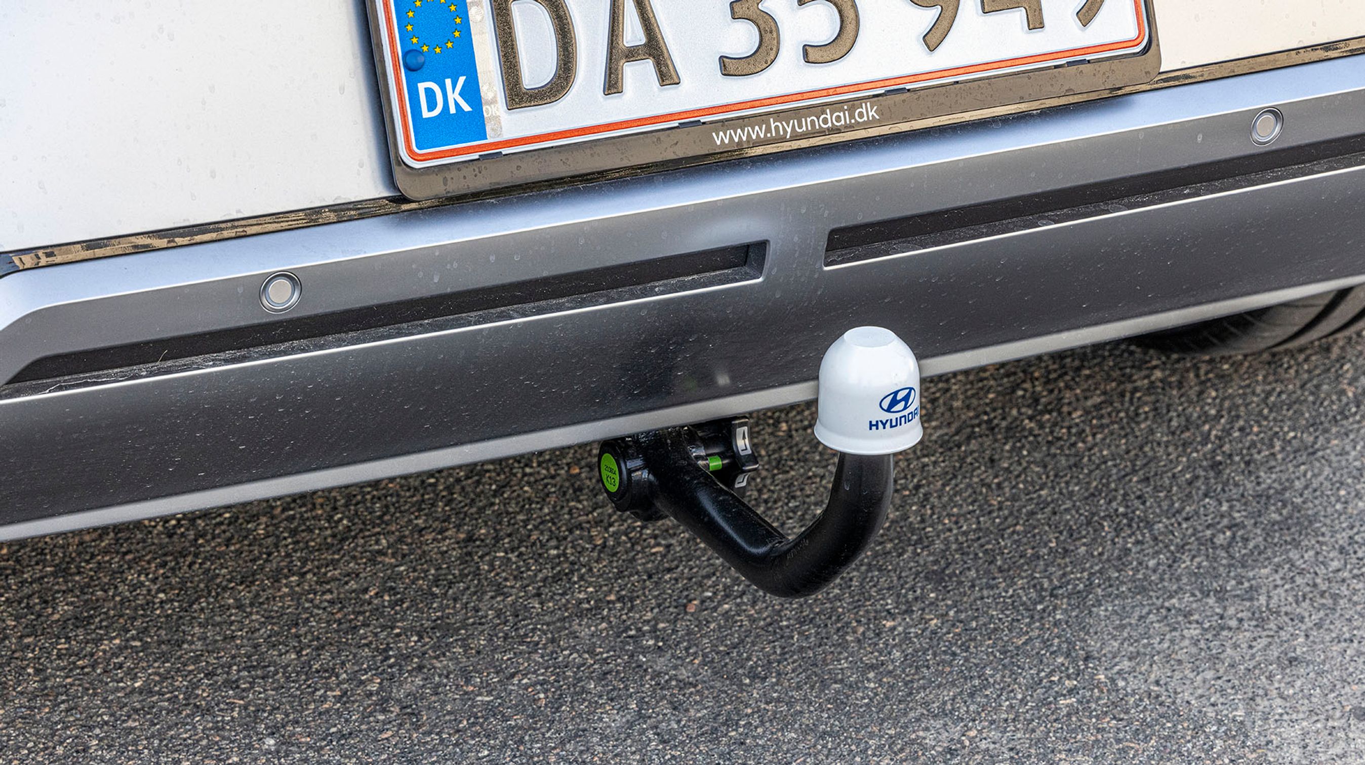 Hyundai Ioniq 5 må udstyres med anhængertræk, og bilen må trække op til 750 kg, hvis anhængeren ikke har bremser, og op til 1.600 kg, hvis den har bremser.