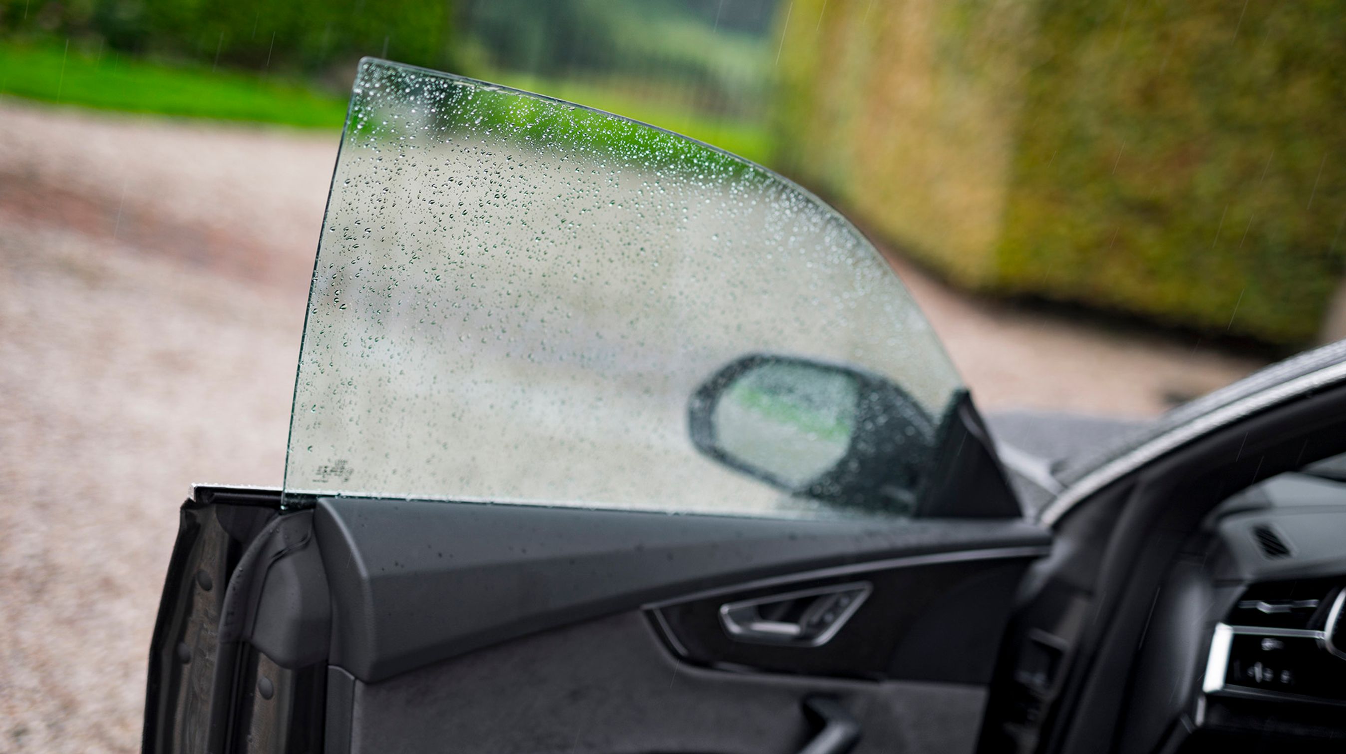 De rammeløse døre er en detalje, der er hentet fra sportscoupéen A7. Det giver bilen en dejlig karakter, men gør også ind- og udstigningen lettere, på grund af en lidt større døråbning.