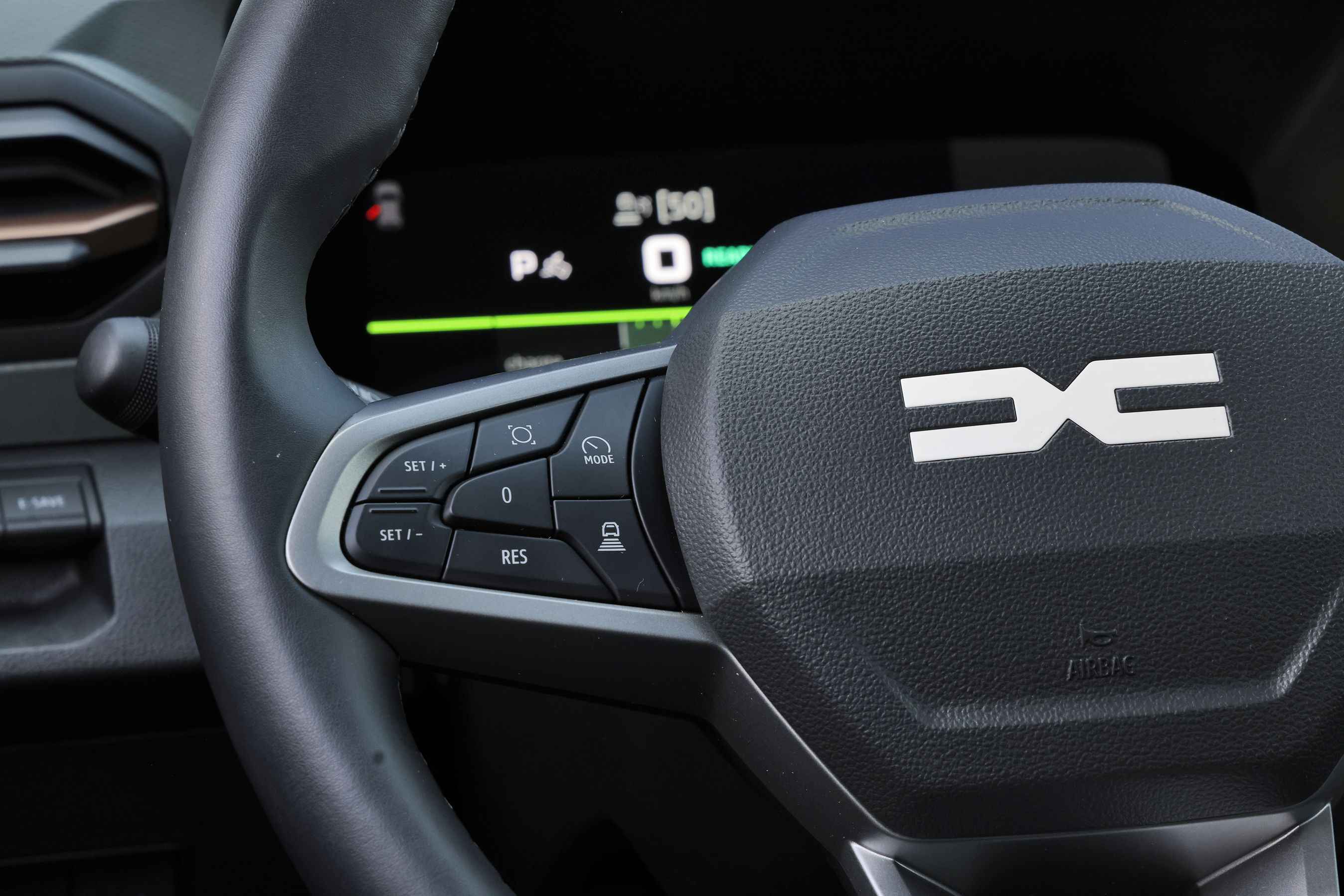 Knapper til fartpilot på rat i Dacia Bigster