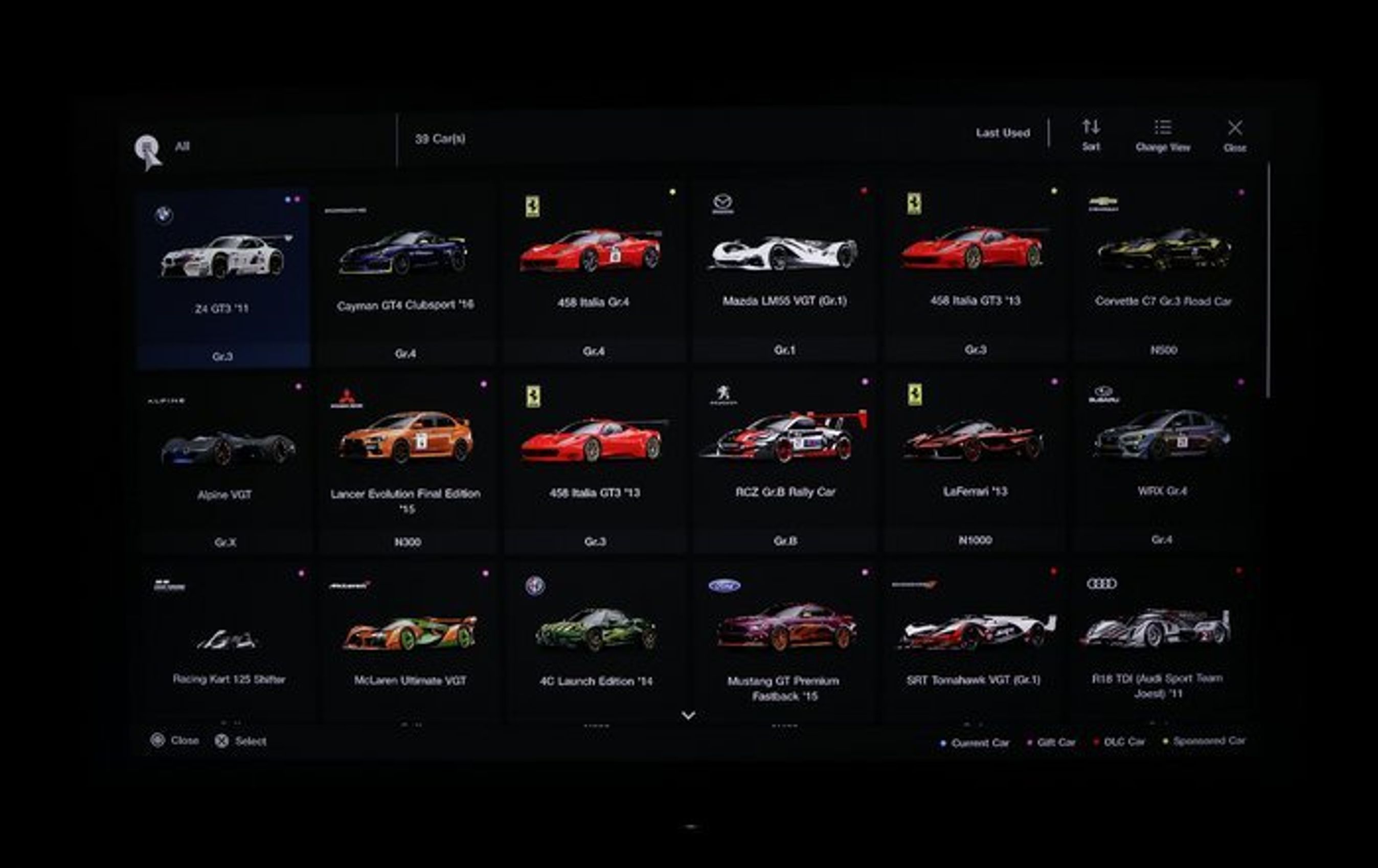 Garagen består af mange forskellige racerbiler, gadebiler og virtuelle maskiner, og du kan køre race med dem alle