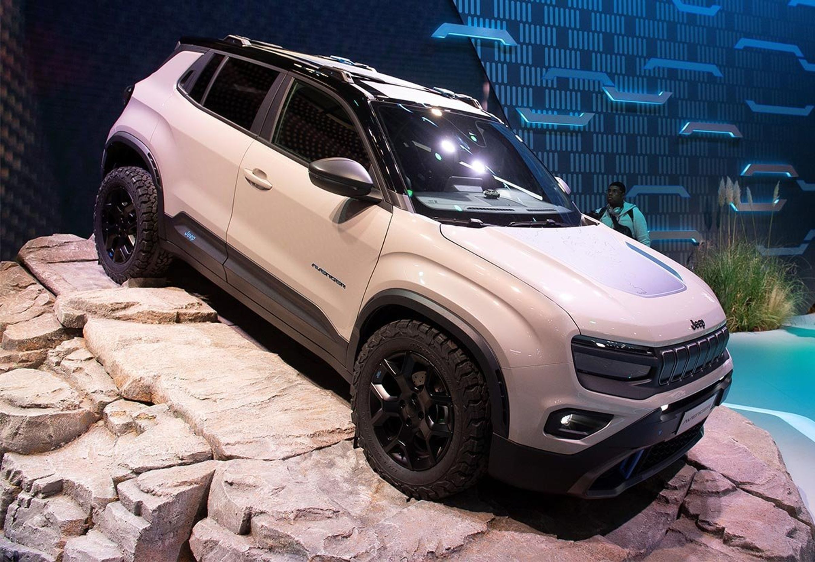 Den firehjulstrukne Jeep Avenger i konceptudgave. Hvilken slags motor, firehjulstrækket kombineres med, siger Jeep intet om.