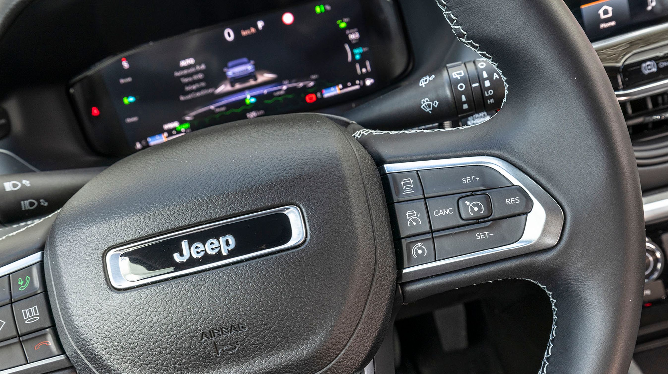 En adaptiv fartpilot er nu standard på plugin-hybriden i denne udgave, og det er godt. Den virker nogenlunde, men kan ikke måle sig med de bedste på markedet.