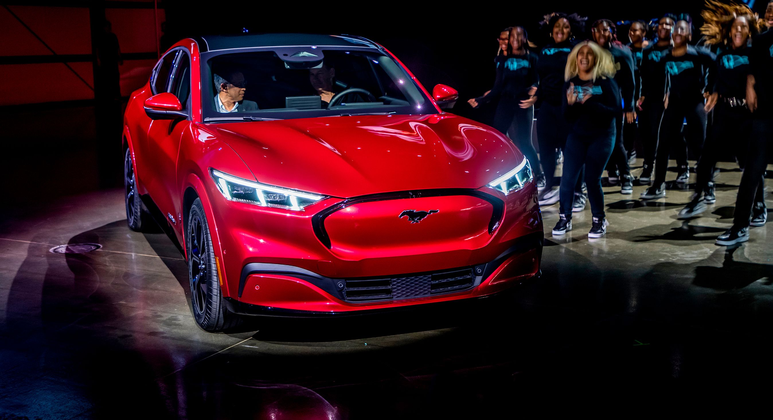 Ford første elbil er denne Mustang Mach-E - lanceret med gospelkoret Detroit Youth Choir.