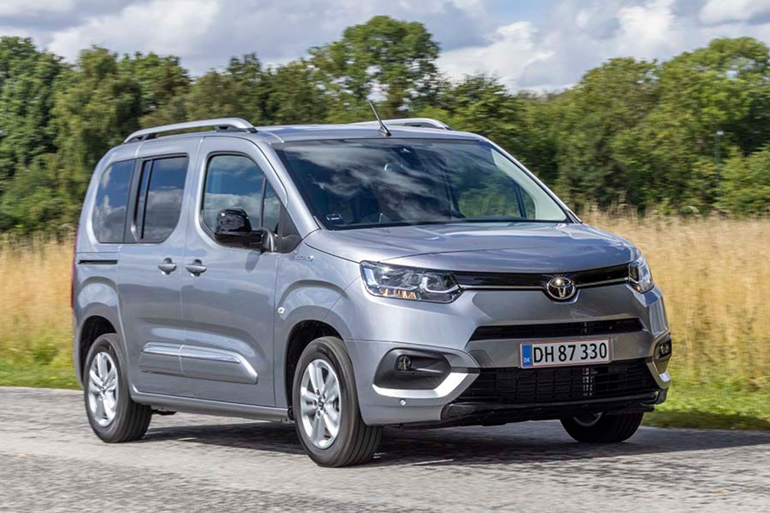 Her ser du en Proace Verso fra Toyota, men den findes også som Citroën, Opel og Peugeot.