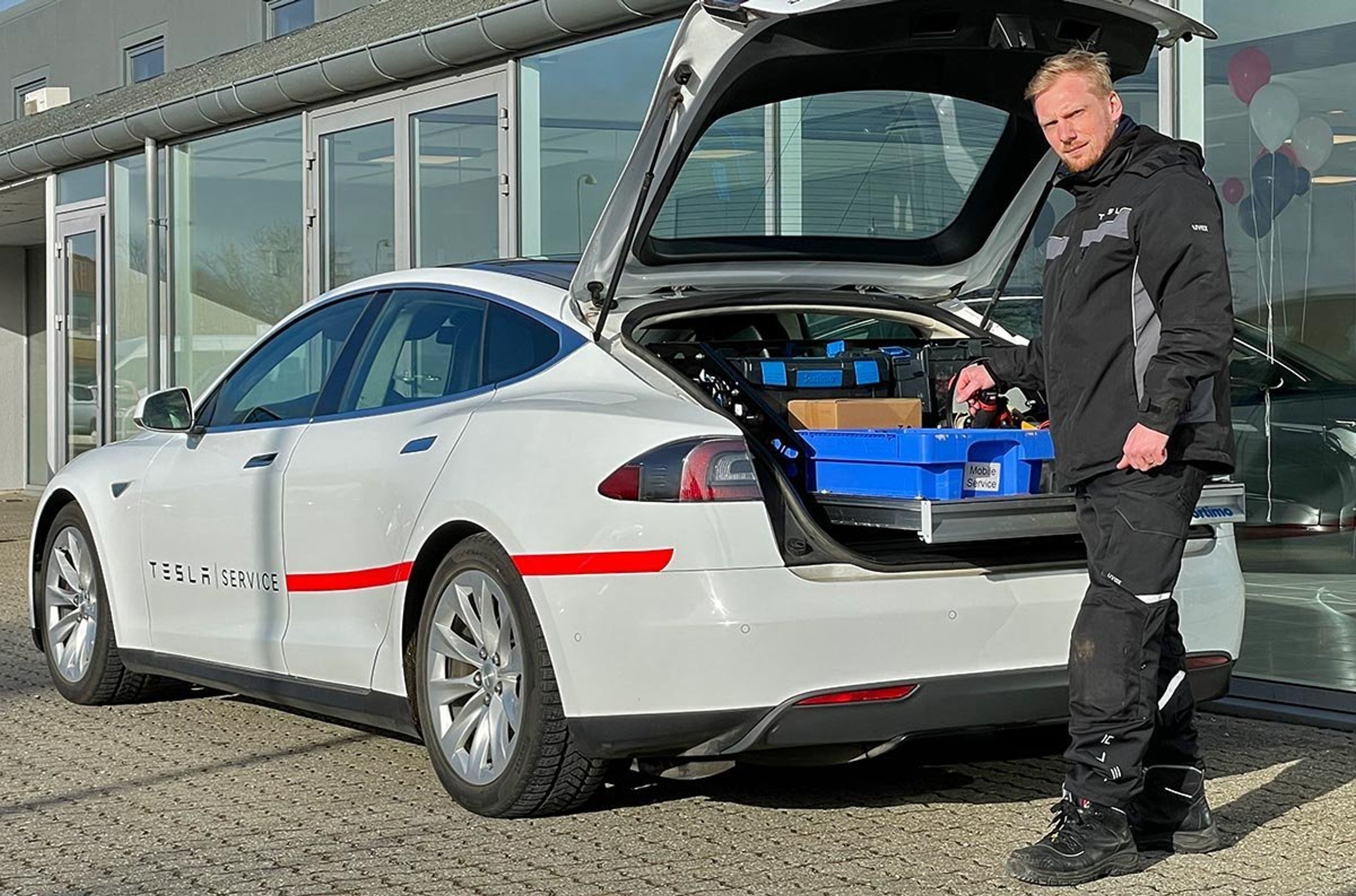 Tesla udvider nu sin flåde af servicevogne fra 12 til 15.