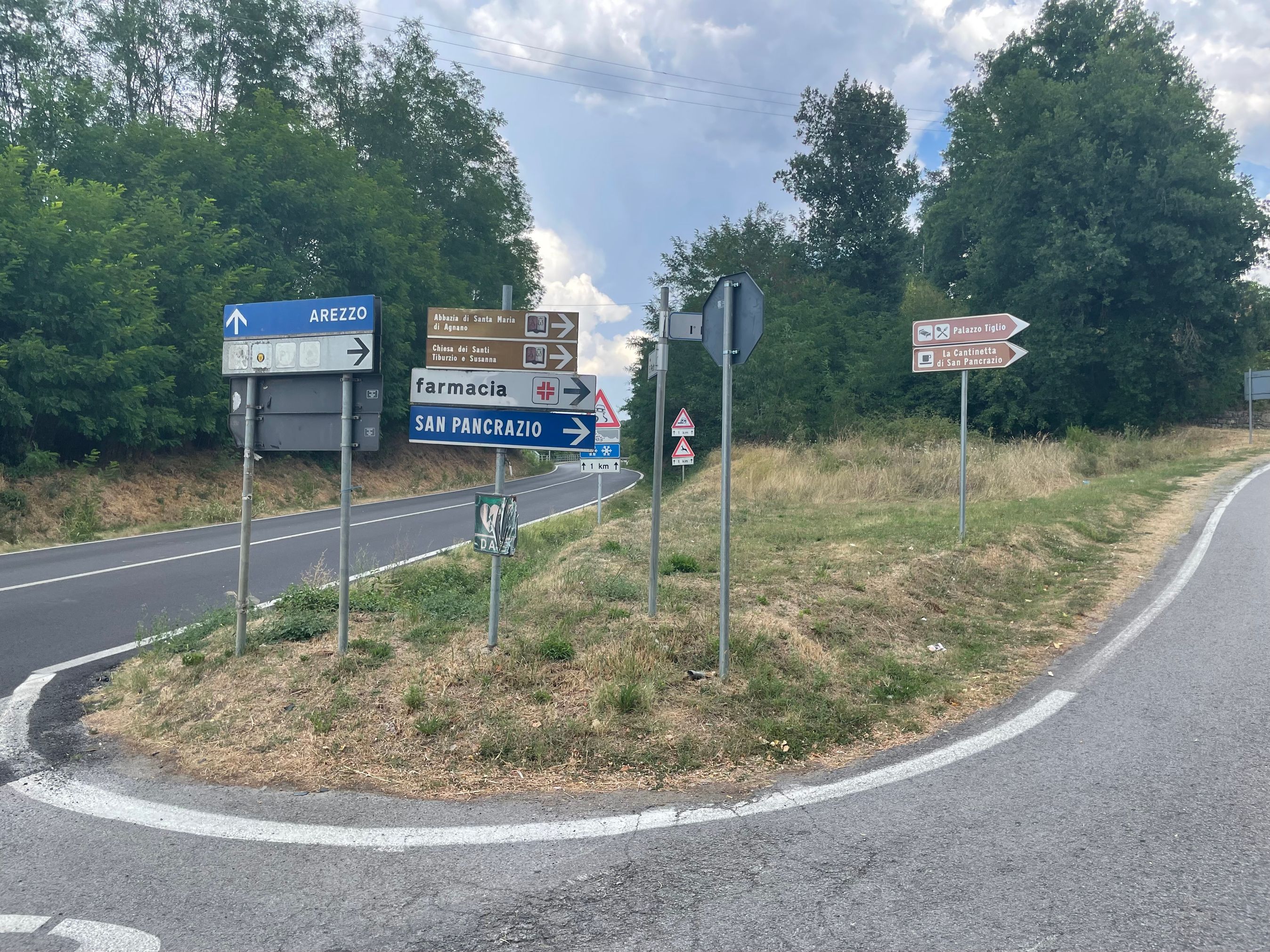 Håndholdt mobil i bilen straffes nu med bøde op til 1.000 euro i Italien