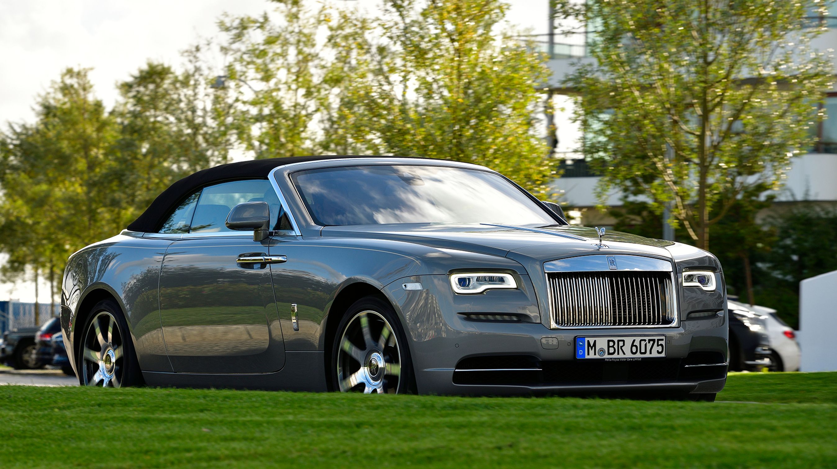 Dawn er mindste bil fra Rolls-Royce. Der er dog stadig fin plads til fire personer.