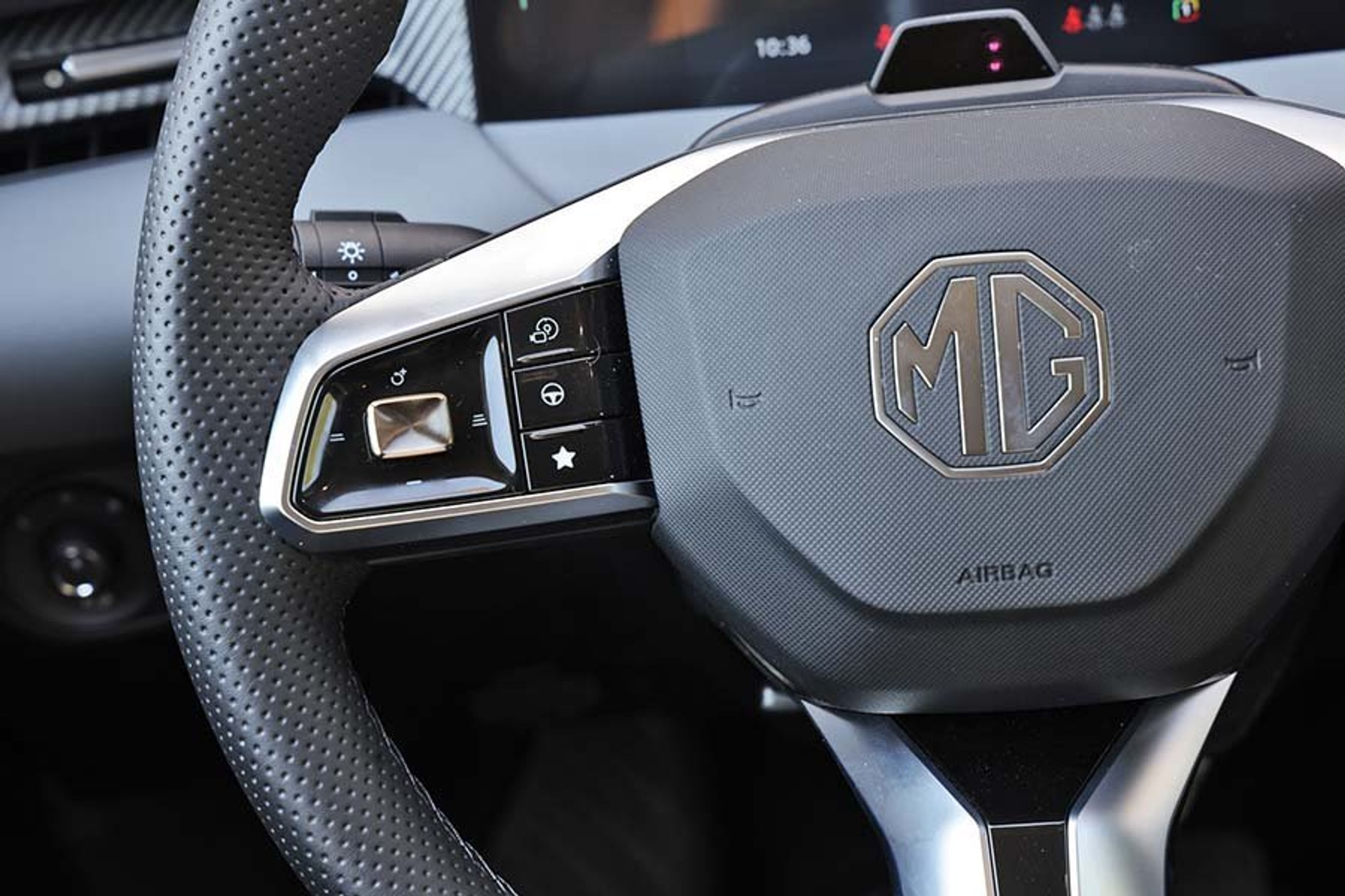 Knapper på rattet i en MG MGS5