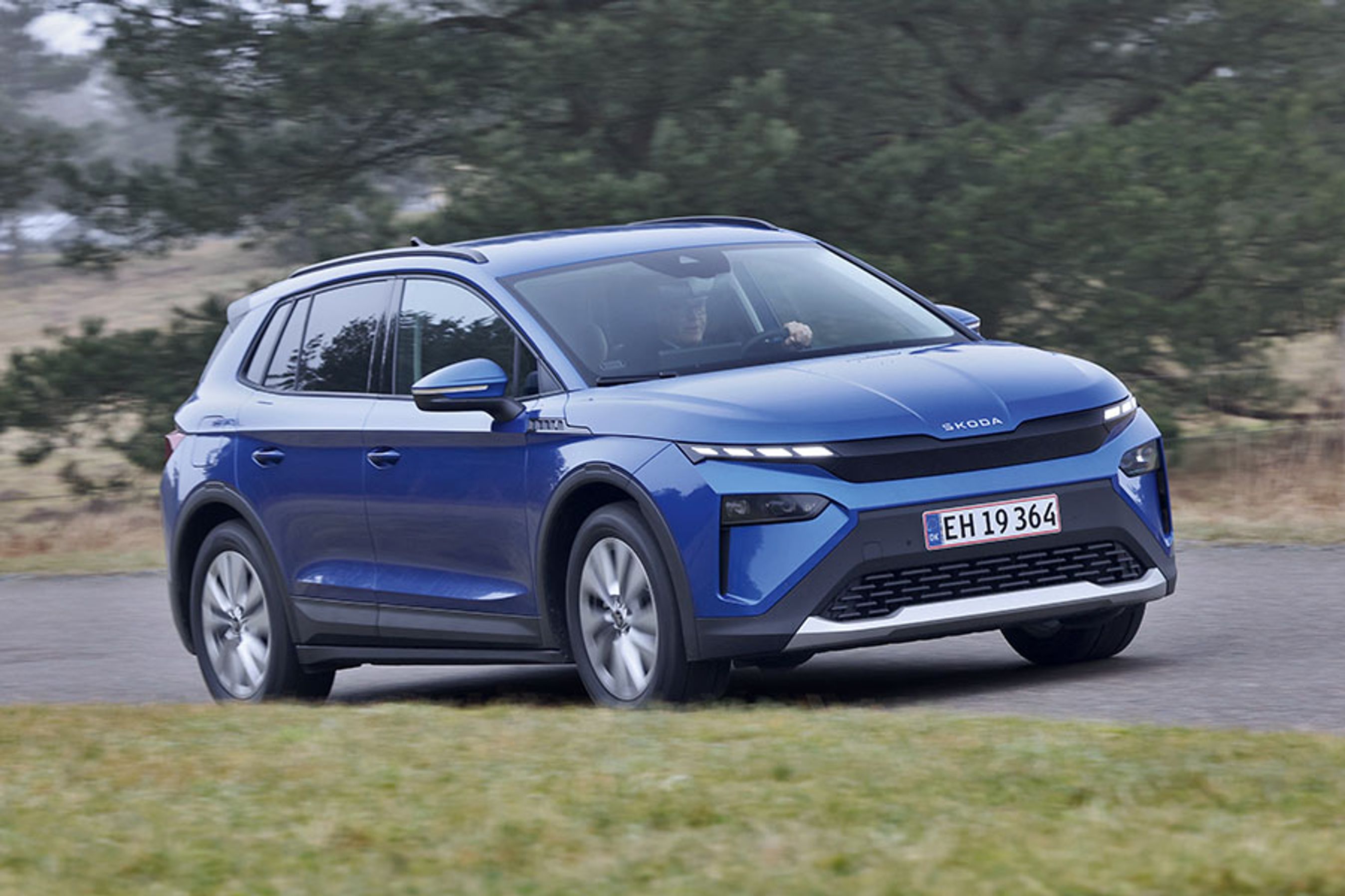 Skoda Elroq kan i virkeligheden ses som en lidt mindre udgave af den populære Enyaq. Fronten bærer den nye designlinje fra Skodas elbiler.