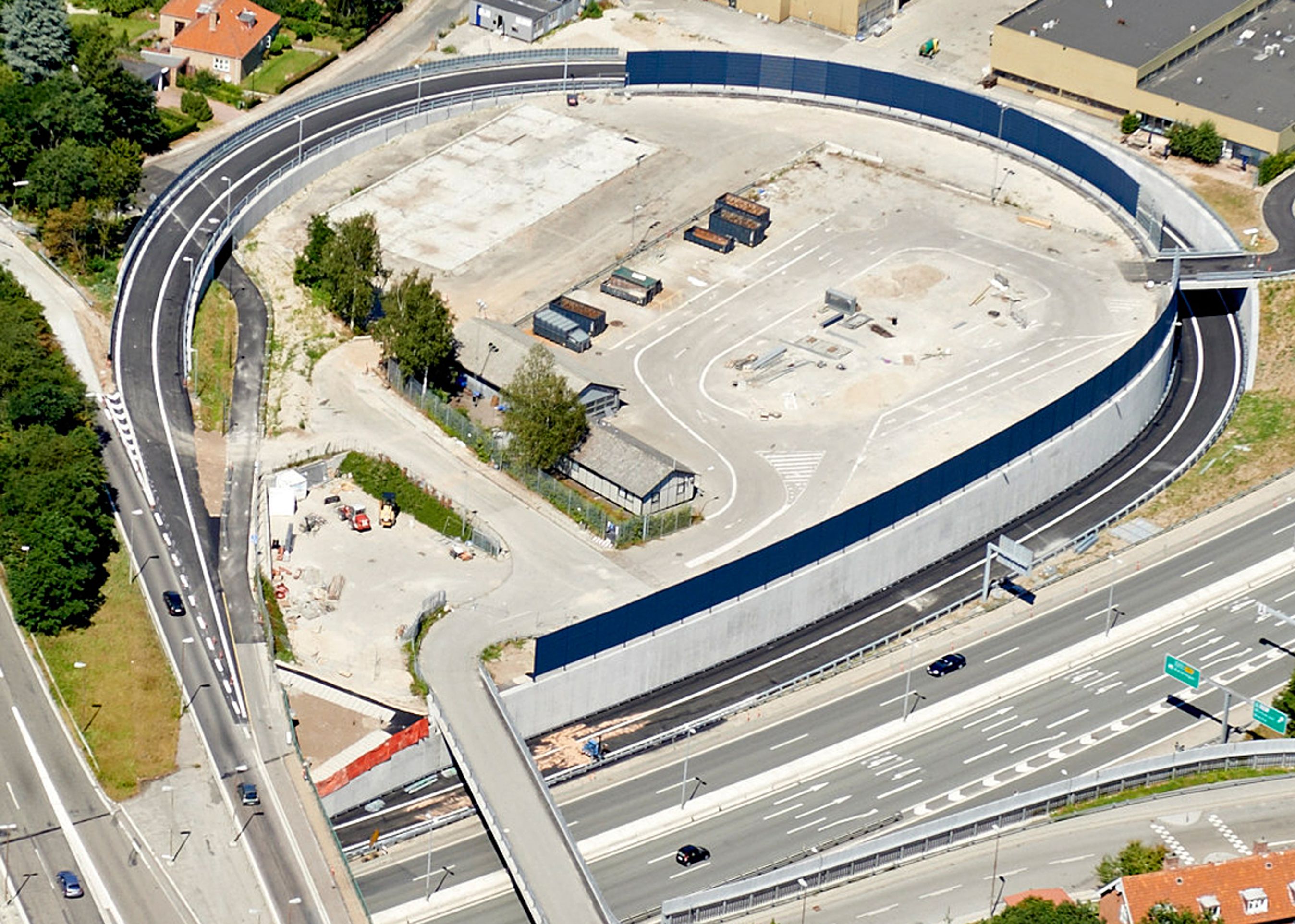 Den nye rampe snor sig 270 grader rundt om en genbrugsplads og gør det nemmere at køre ud af København. Foto Vejdirektoratet