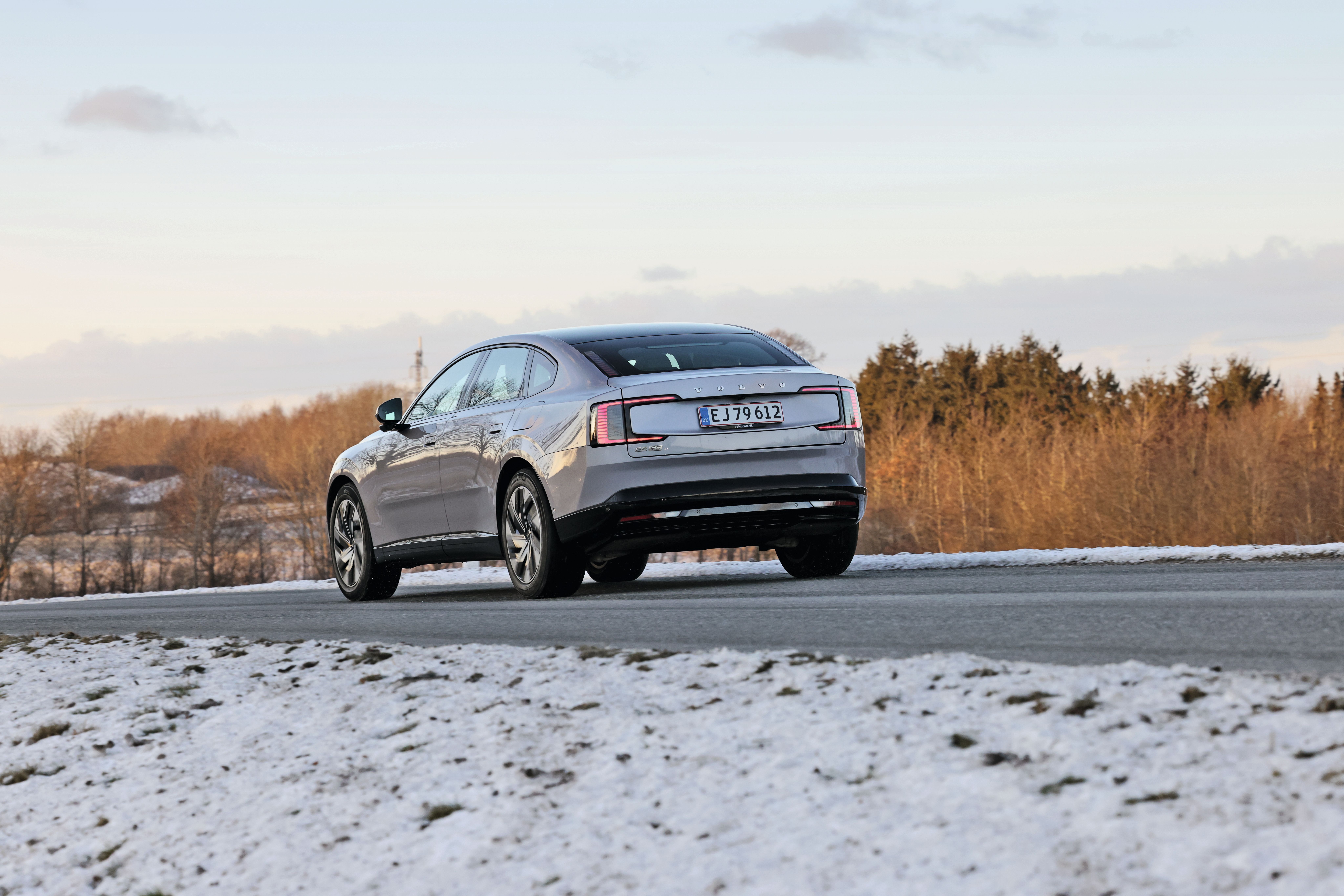 Volvo ES90 set bagfra