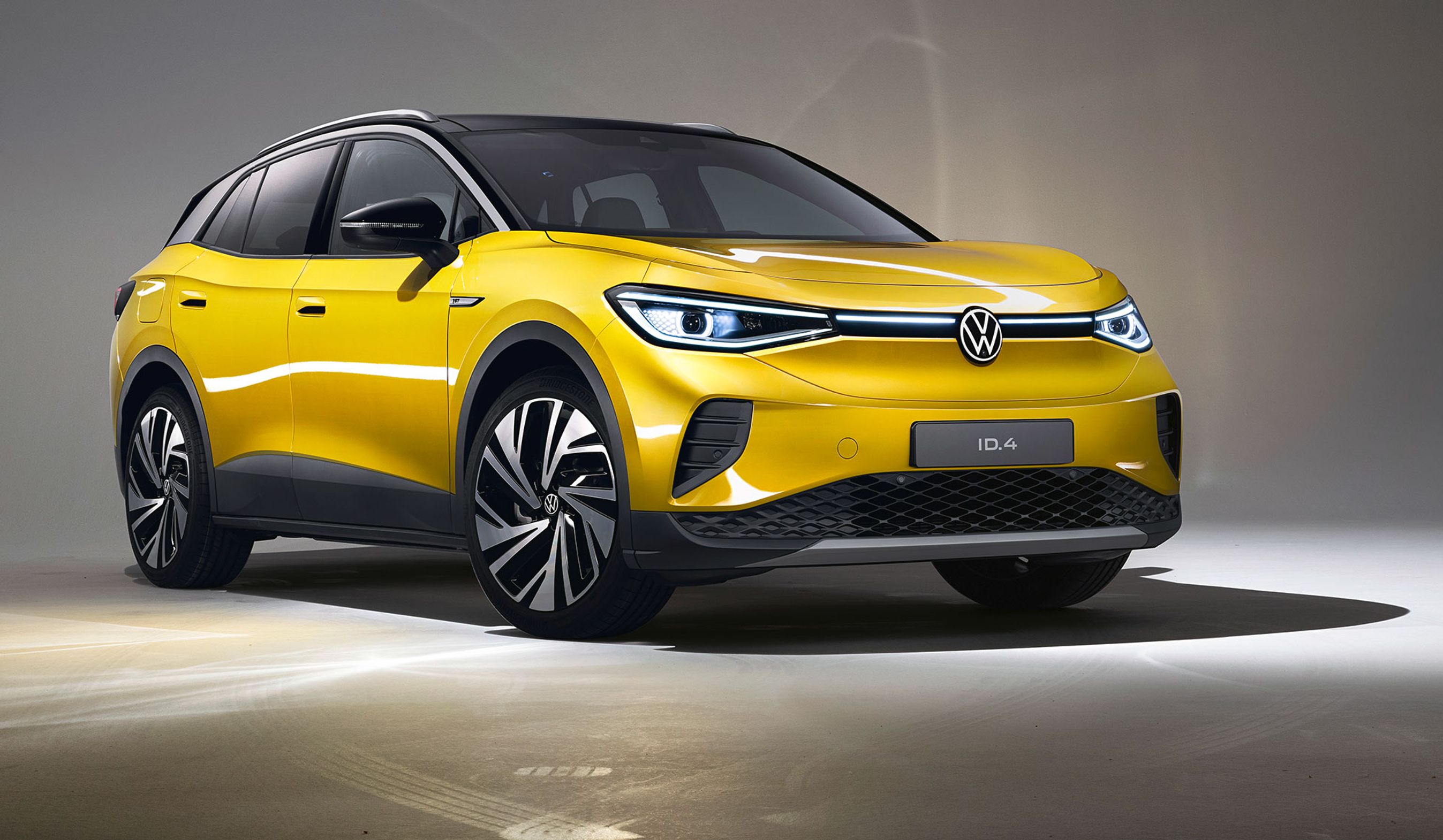 VW ID.4 er en mellemstor crossover - helt elektrisk. Den er klar i Danmark til nytår.